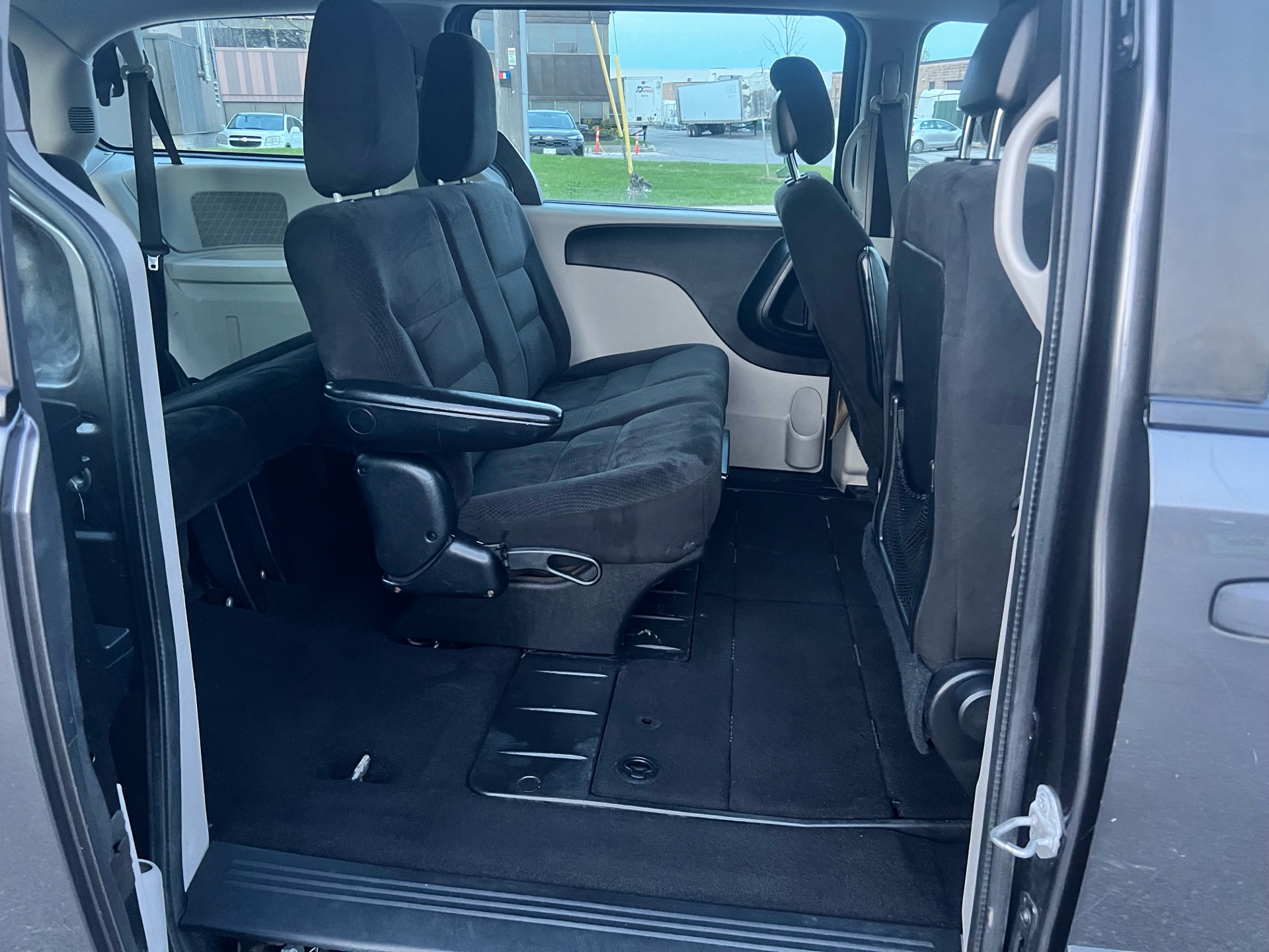 /autocainc/2016-Dodge-GrandCaravan-895719319203957.jpg