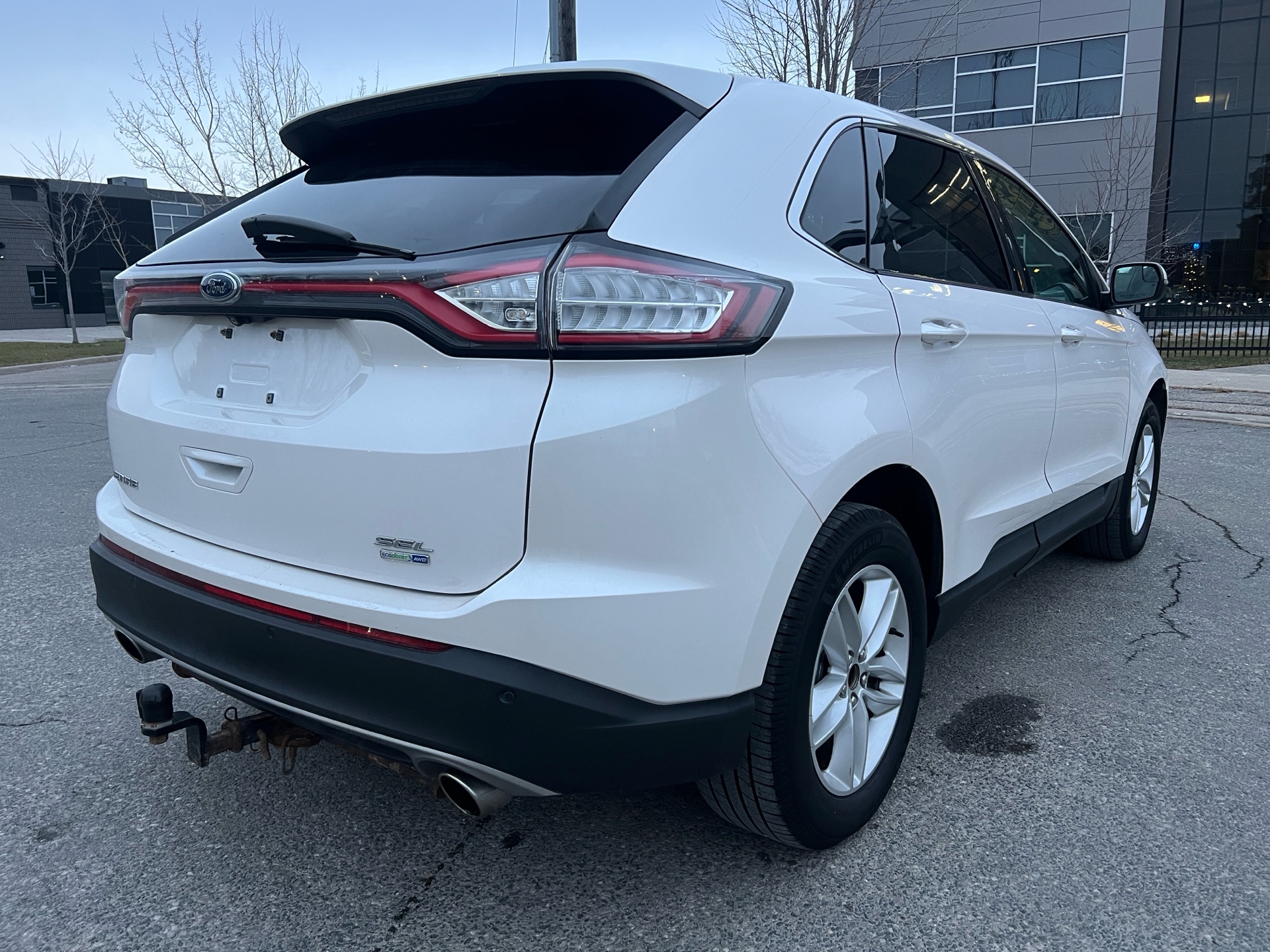 /autocainc/2016-Ford-Edge-15967433361890793.jpg
