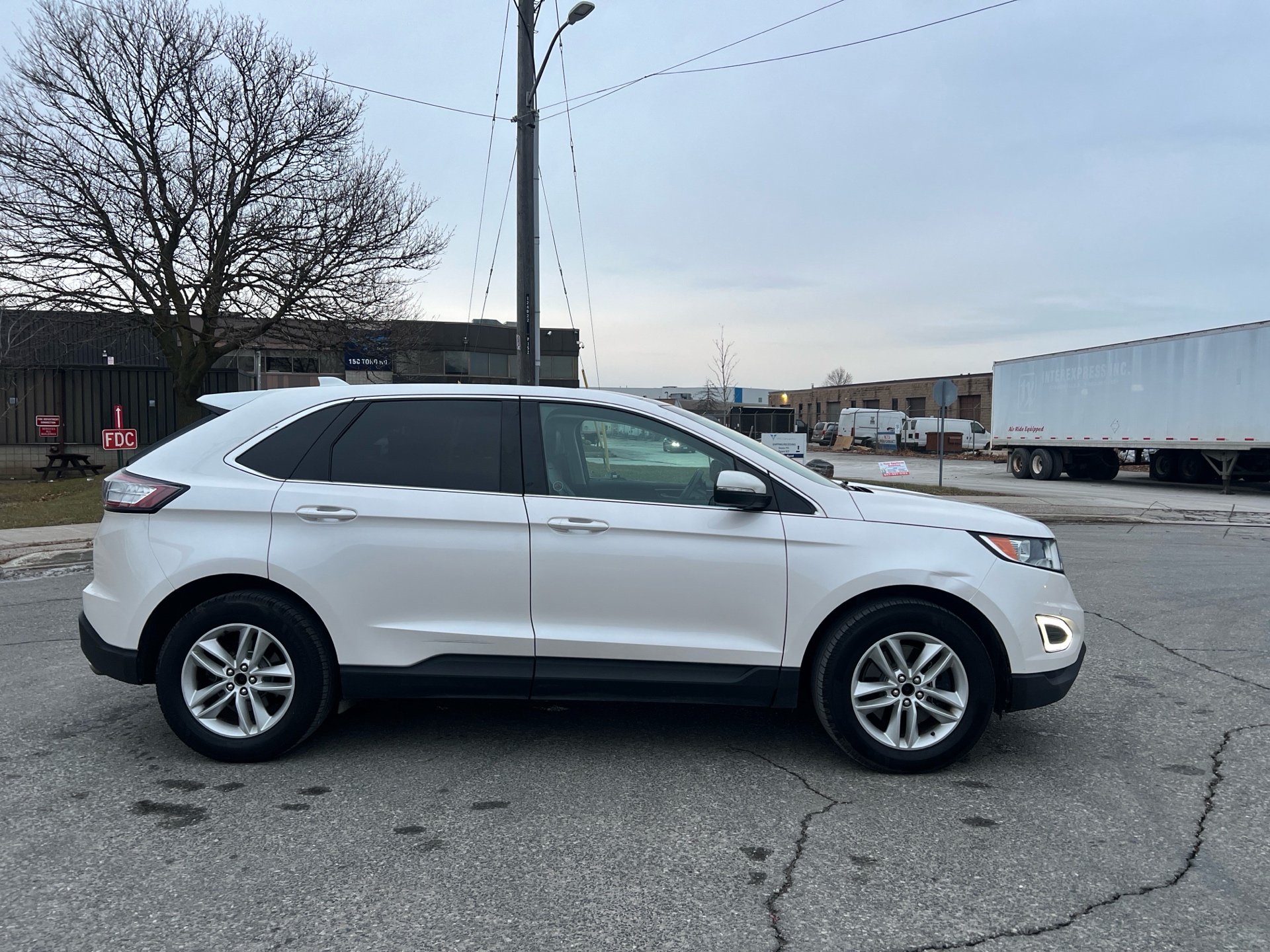 /autocainc/2016-Ford-Edge-42536537815226905.jpg