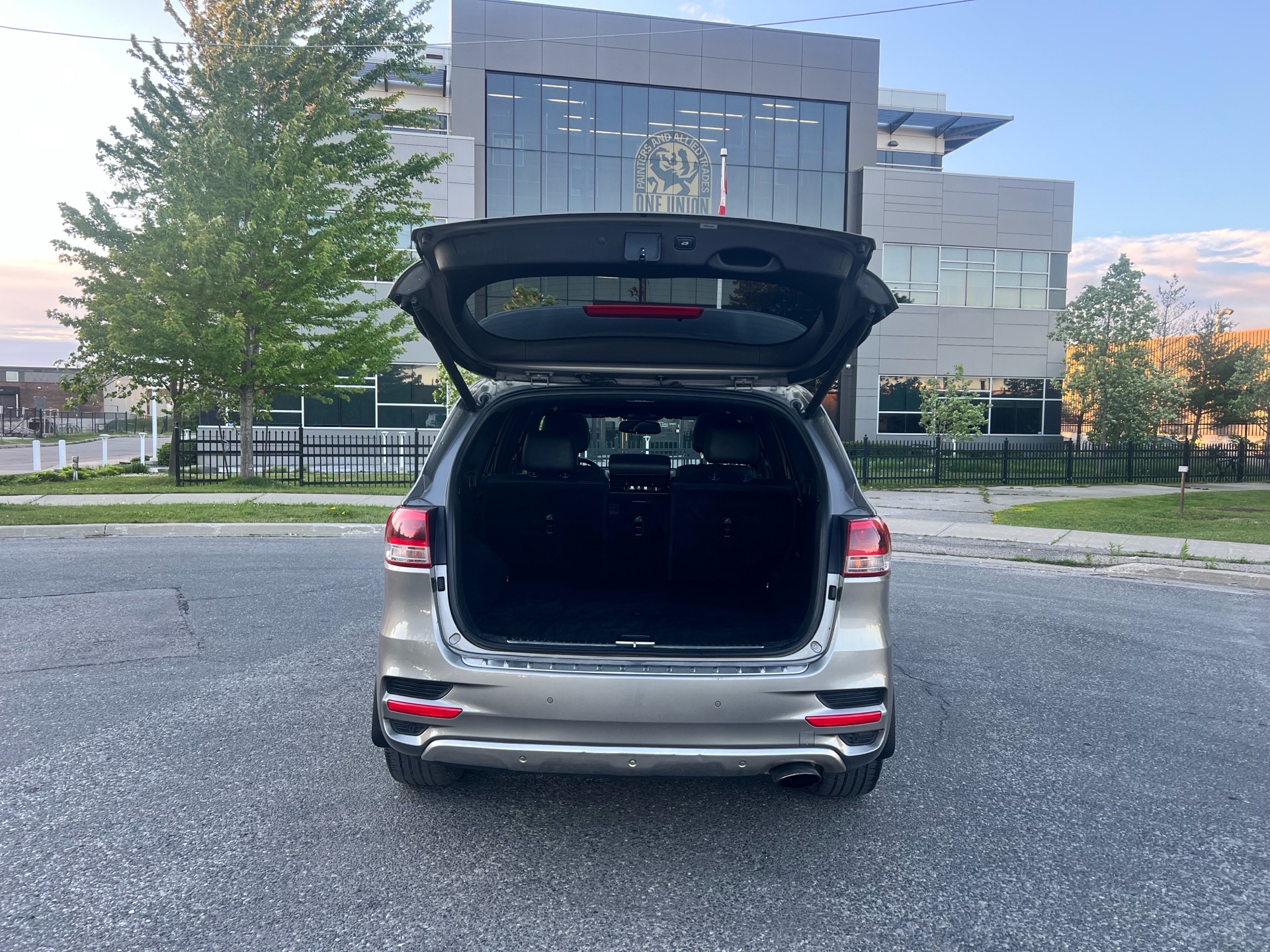 /autocainc/2016-Kia-Sorento-42728383833338346.jpg