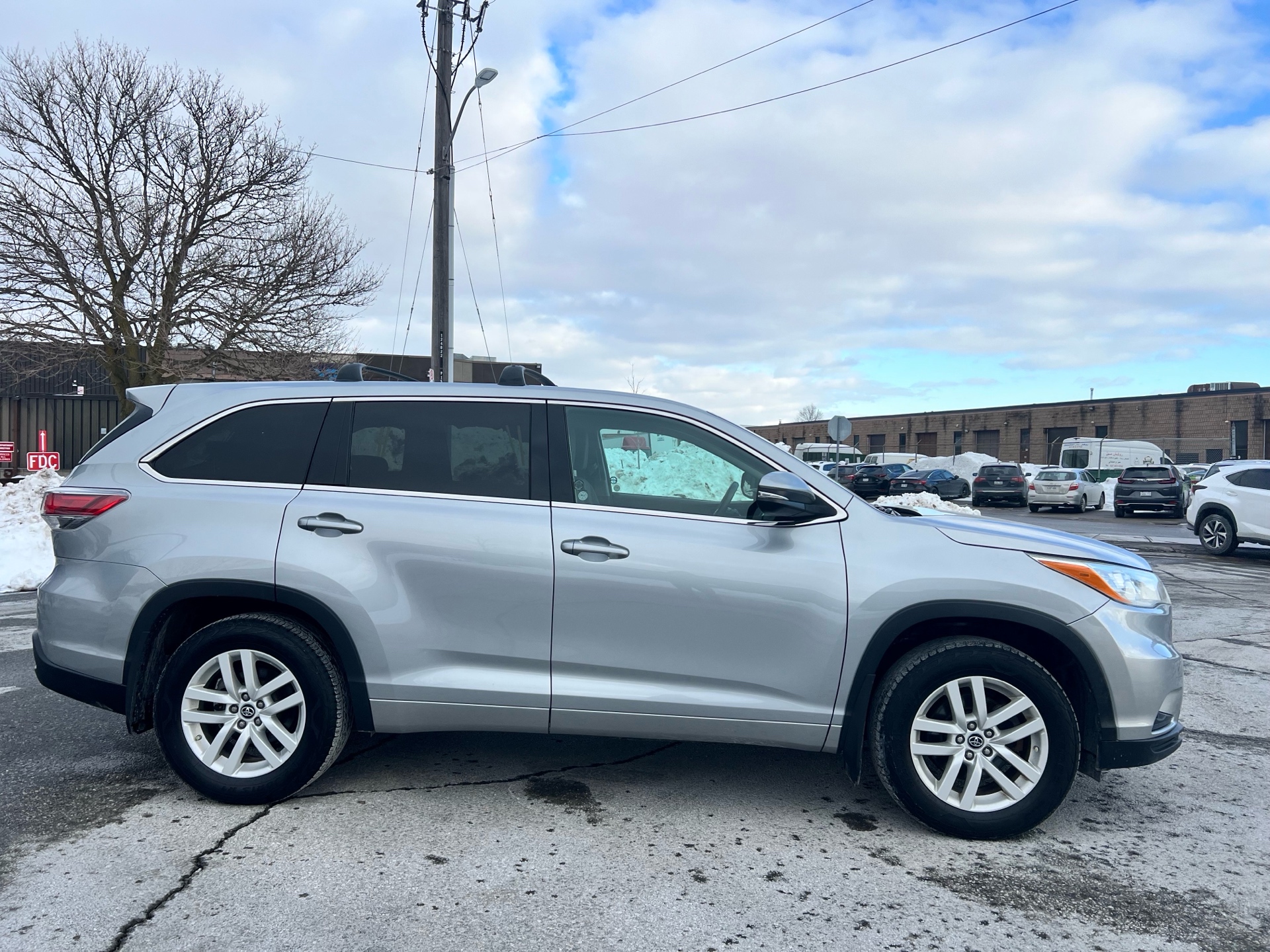 /autocainc/2016-Toyota-Highlander-47312728545278393.jpg