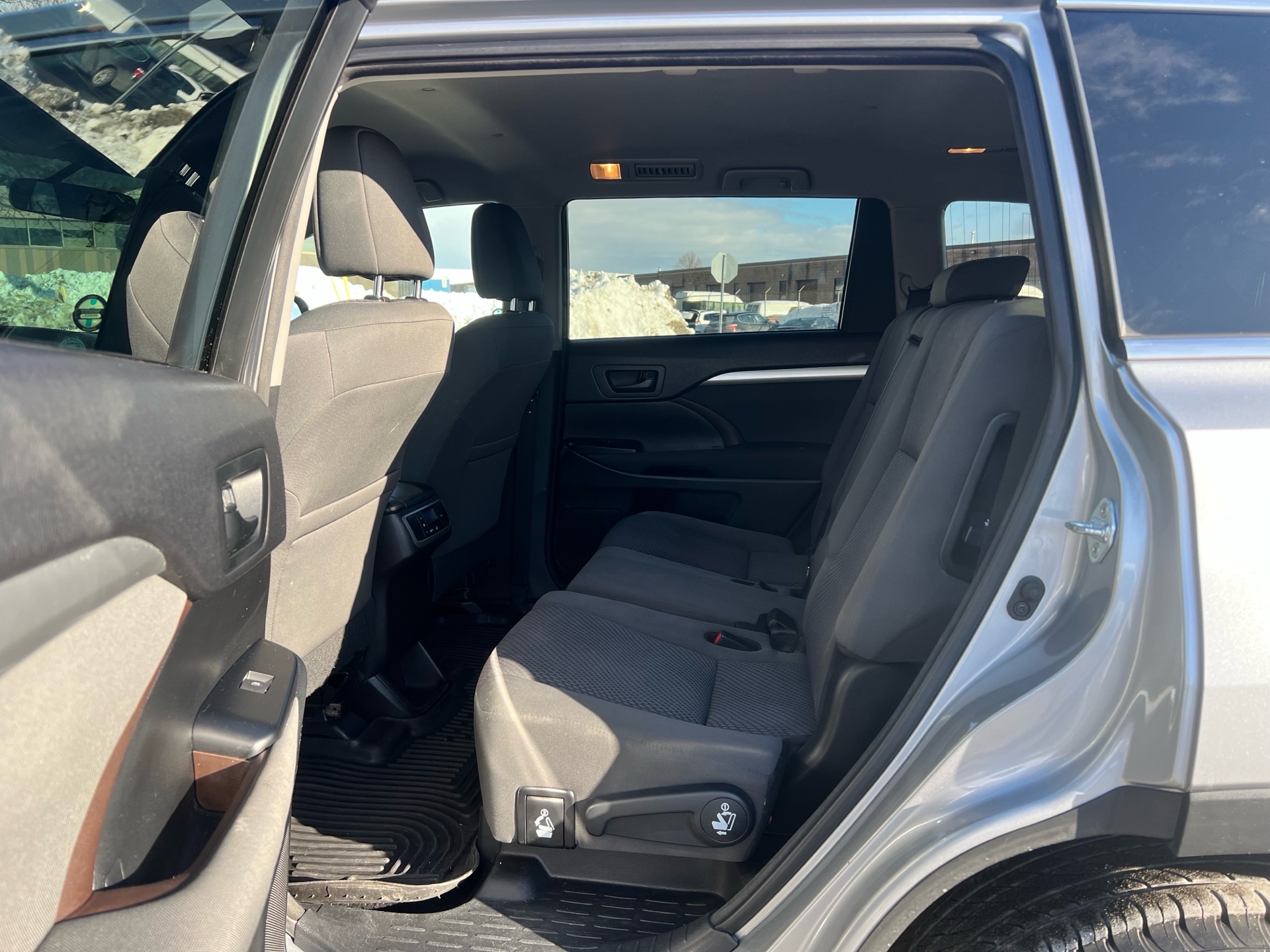/autocainc/2016-Toyota-Highlander-6548961597953149.jpg