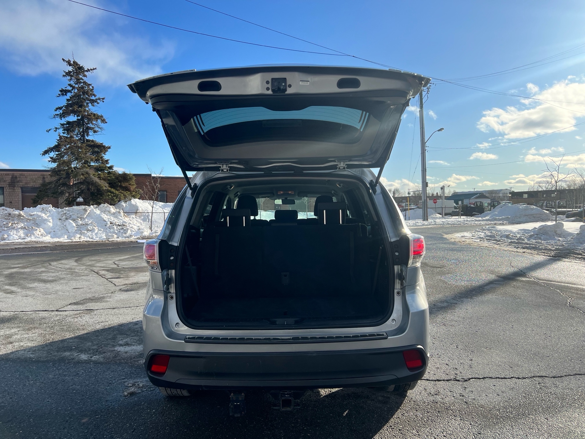 /autocainc/2016-Toyota-Highlander-893148675439543.jpg