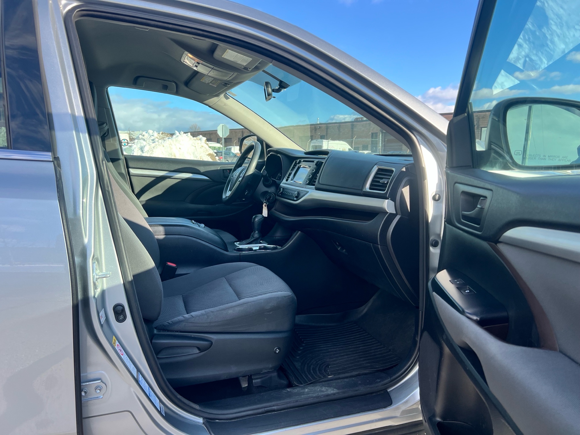 /autocainc/2016-Toyota-Highlander-9111212369243287.jpg