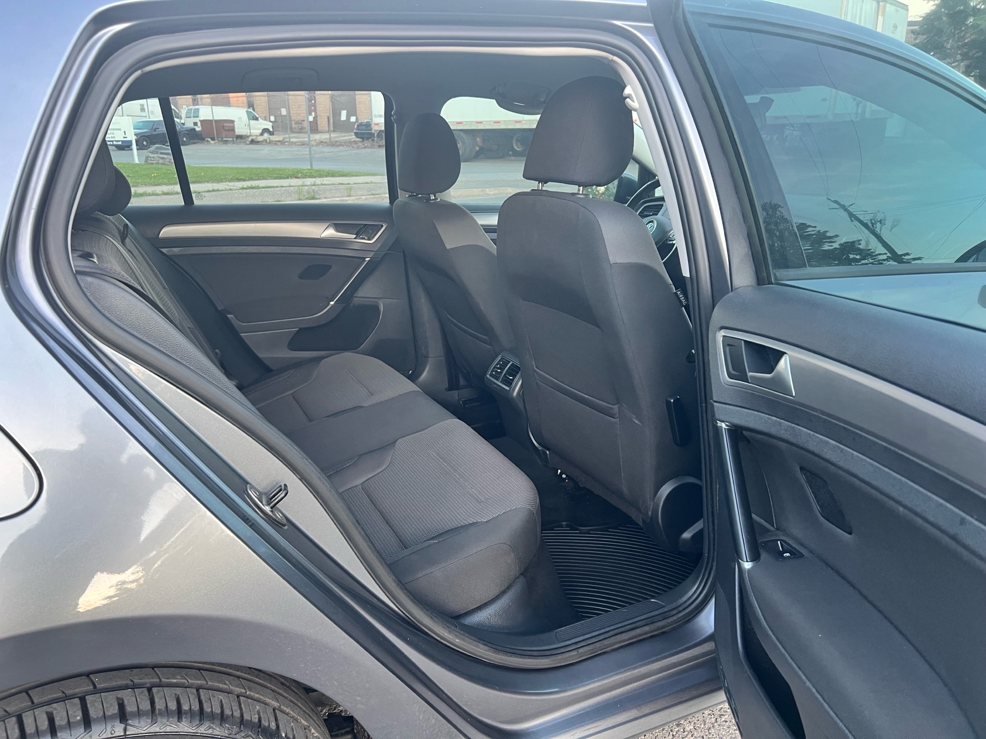 /autocainc/2016-Volkswagen-Golf-054382177068353466.jpg