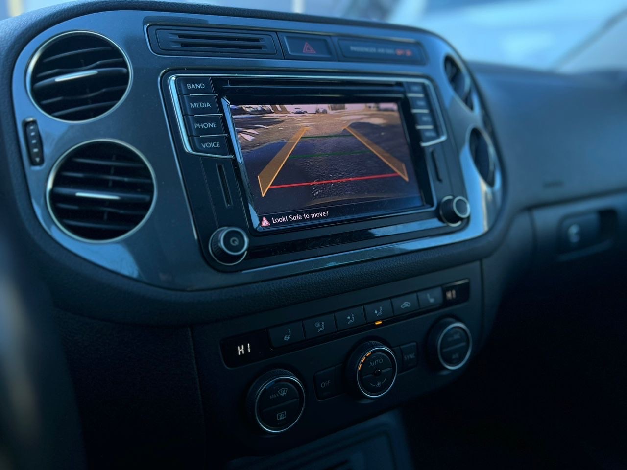 /autocainc/2016-Volkswagen-Tiguan-3828203028138224.jpg