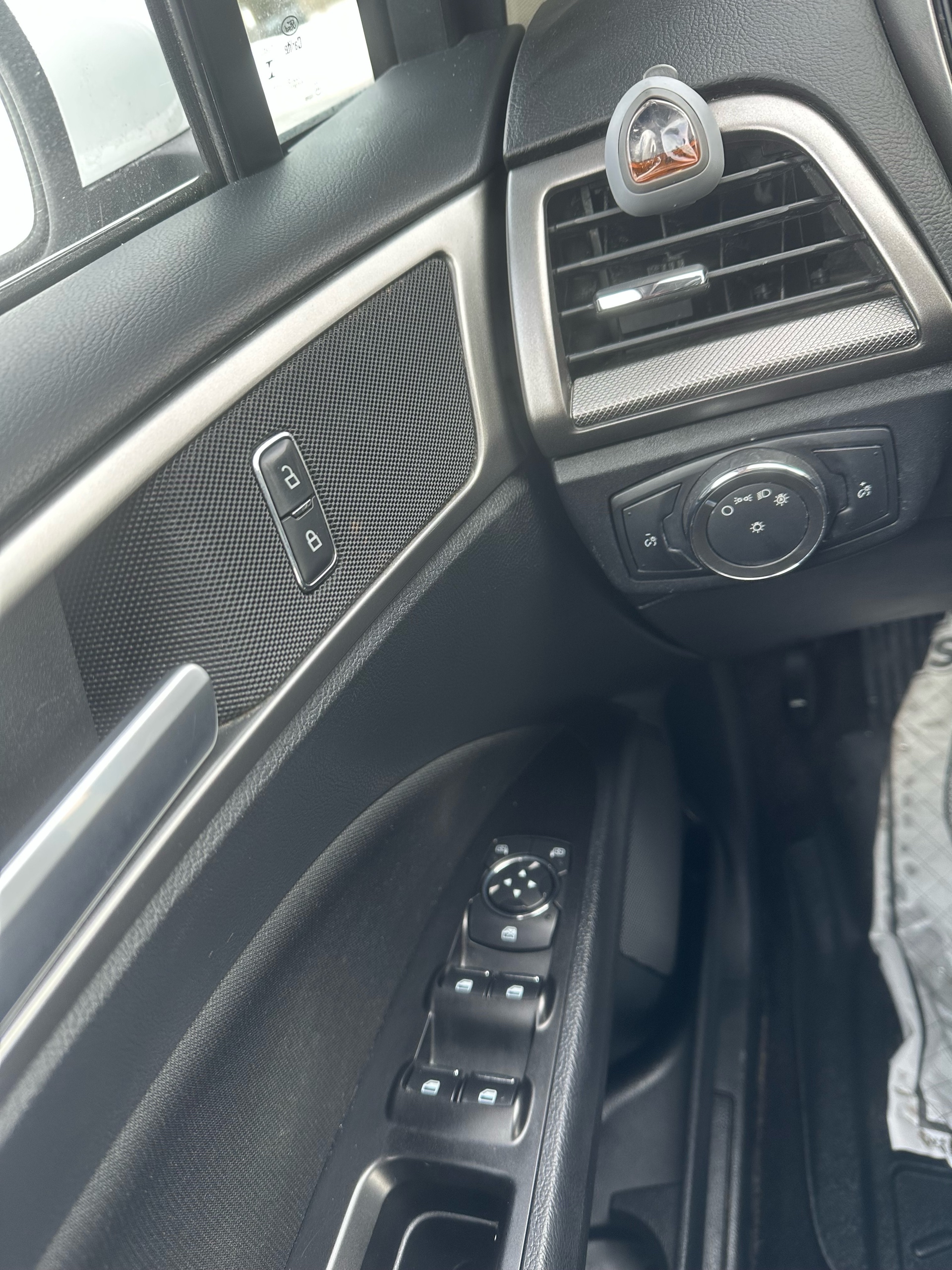 /autocainc/2017-Ford-Fusion-2745996156458046.jpg