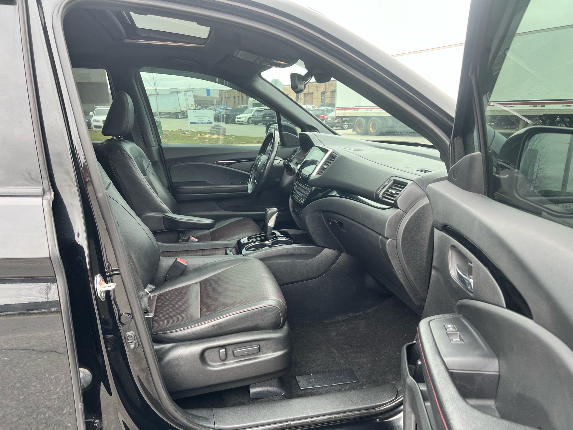 /autocainc/2017-Honda-Ridgeline-654932926343319.jpg