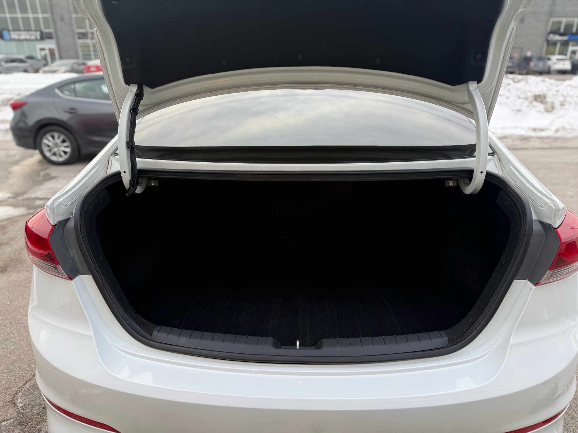 /autocainc/2017-Hyundai-Elantra-22684038825685682.jpg