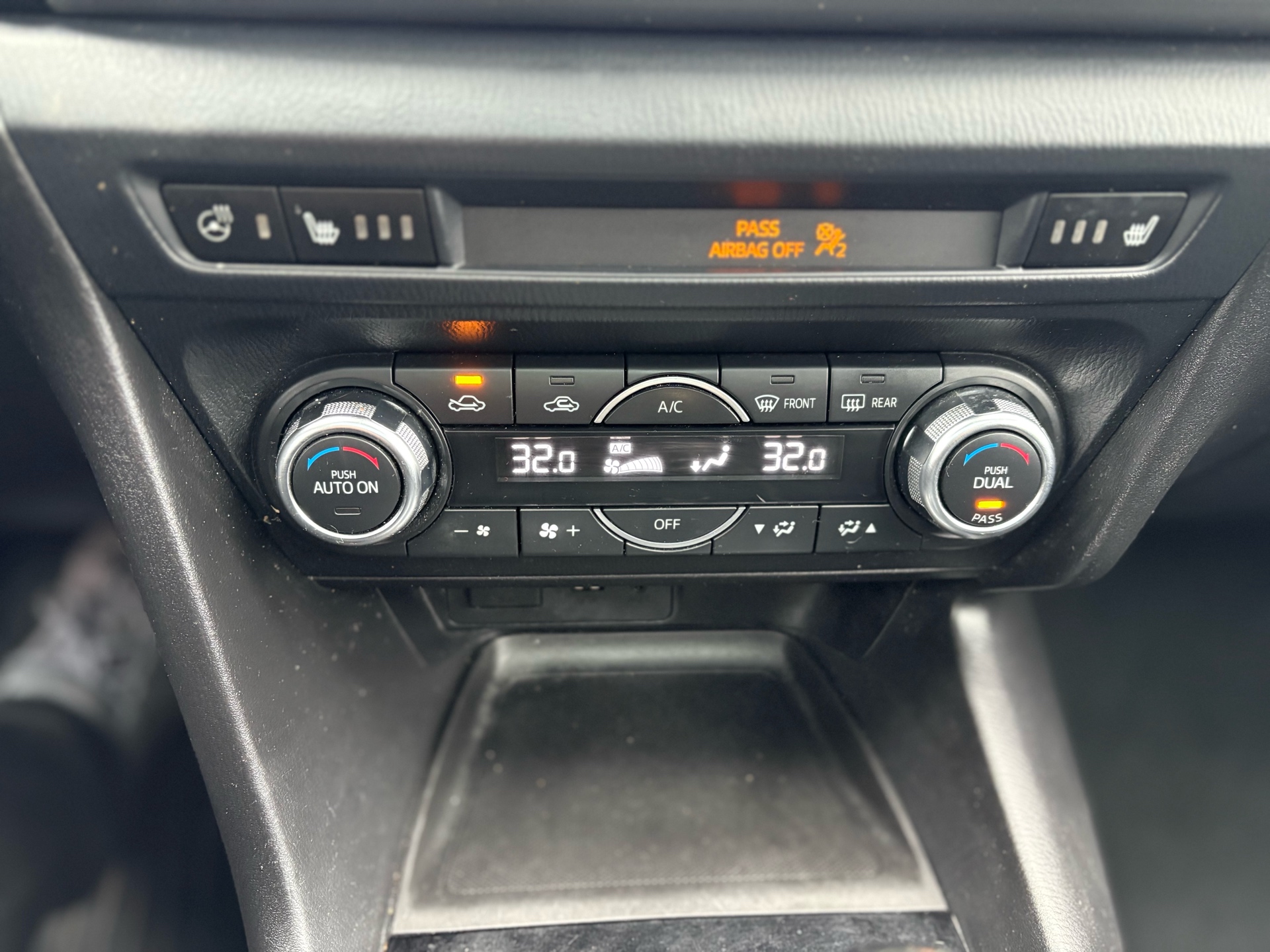 /autocainc/2017-Mazda-Mazda3-4443291441622472.jpg