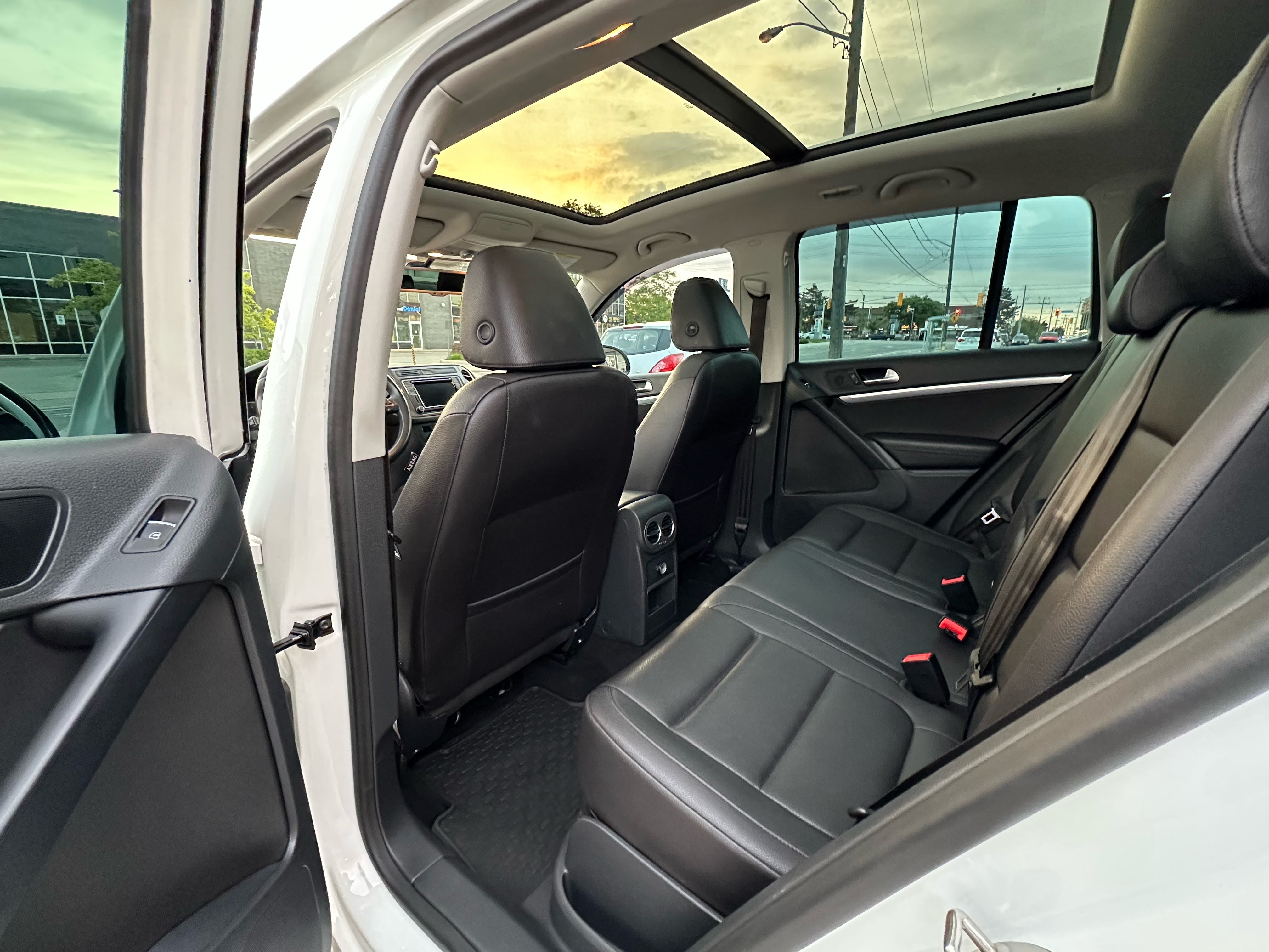 /autocainc/2017-Volkswagen-Tiguan-11671538318146246.jpg