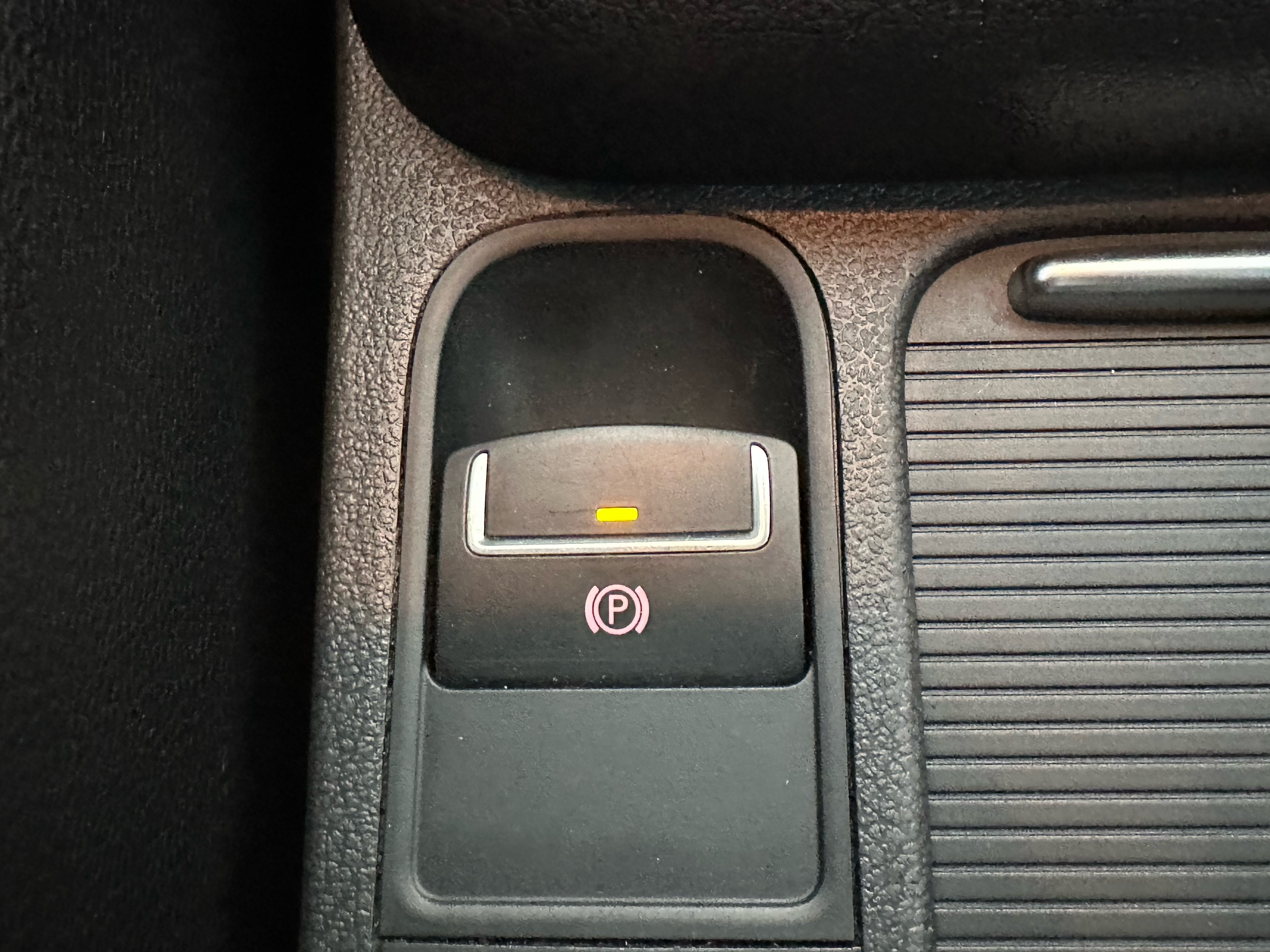 /autocainc/2017-Volkswagen-Tiguan-9338443178601852.jpg