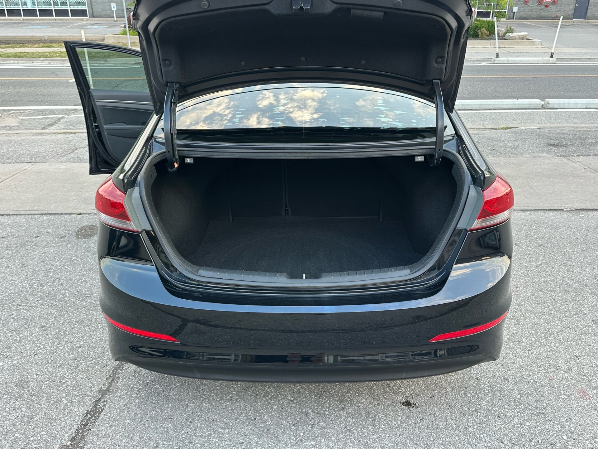 /autocainc/2018-Hyundai-Elantra-137913065135852.jpg