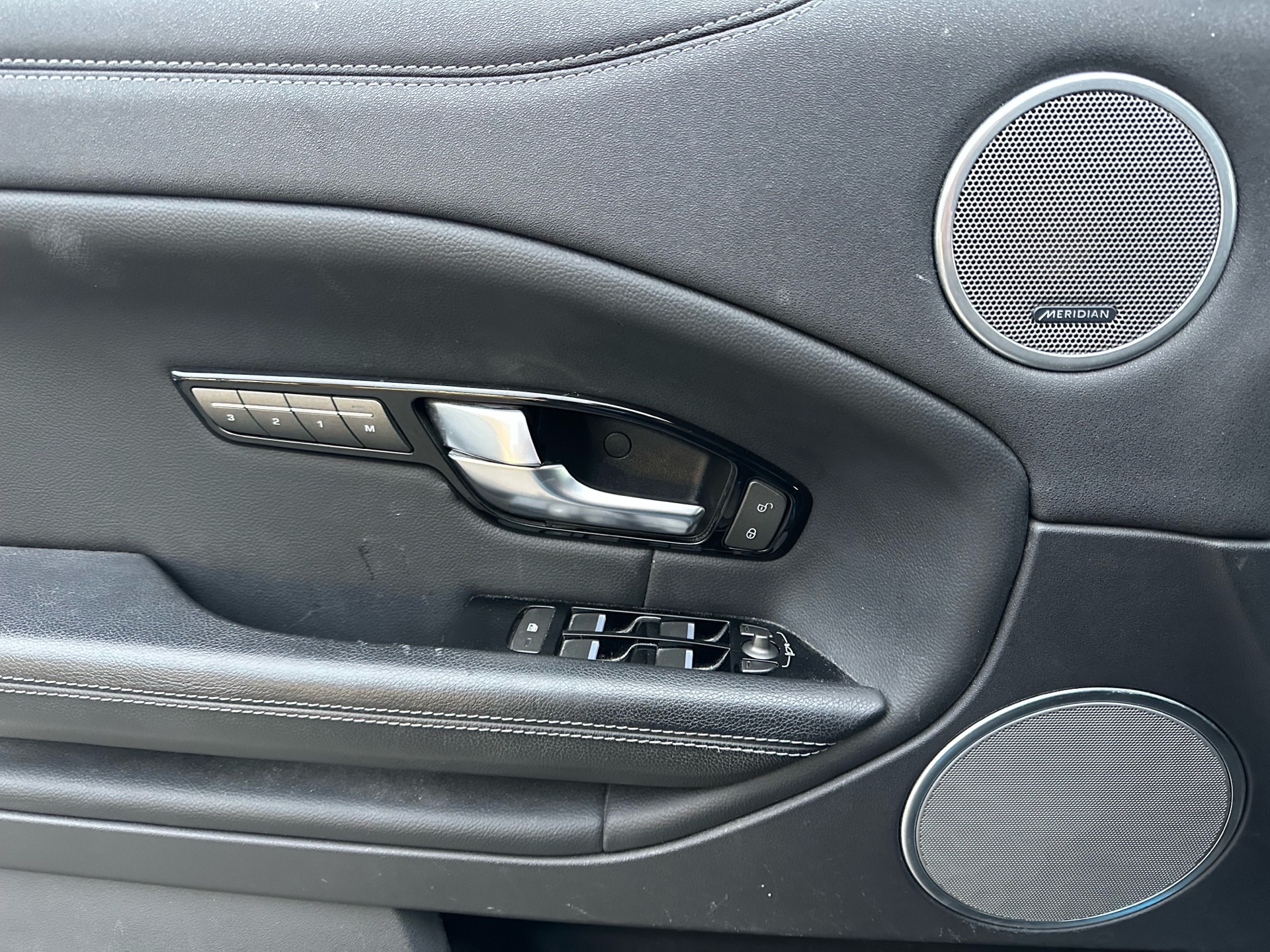 /autocainc/2018-LandRover-RangeRover-8605013640336645.jpg