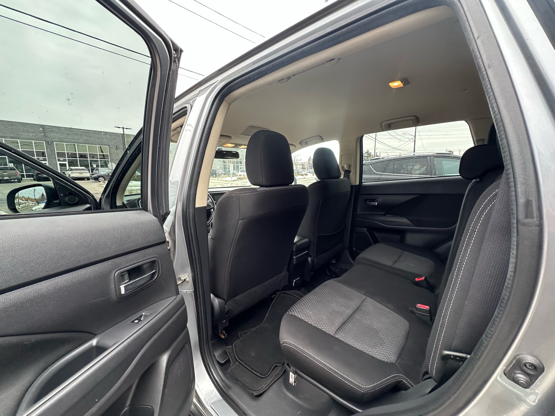 /autocainc/2018-Mitsubishi-Outlander-3088344725499752.jpg