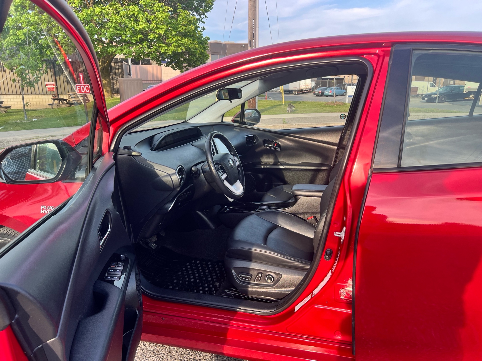 /autocainc/2018-Toyota-PriusPrime-44578591548375845.jpg