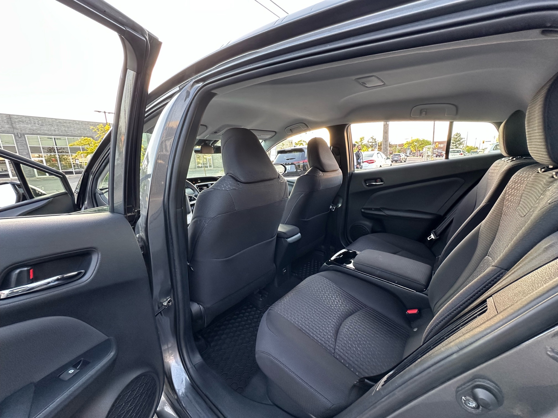 /autocainc/2018-Toyota-PriusPrime-6495827377625165.jpg