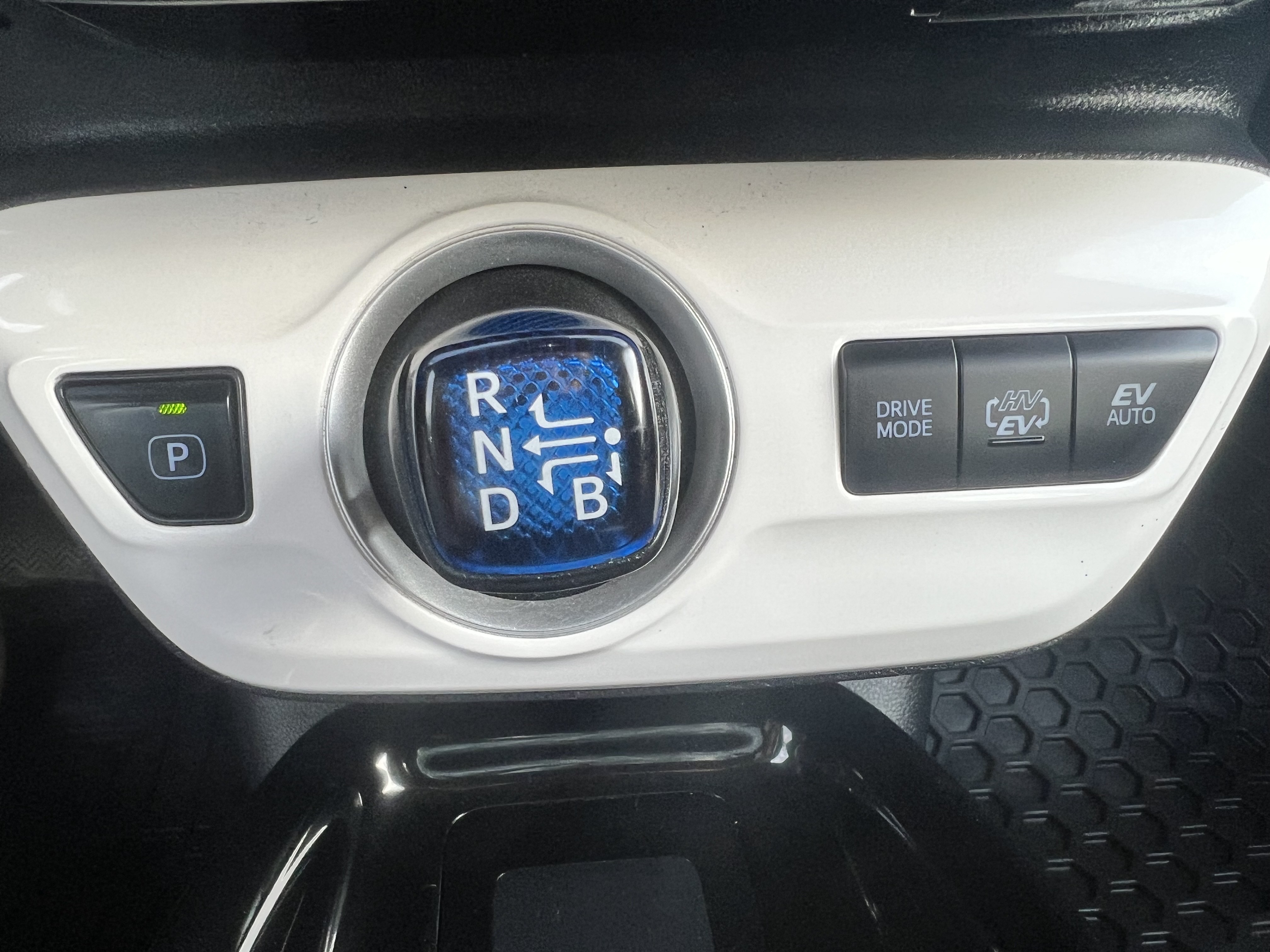 /autocainc/2018-Toyota-PriusPrime-8508927431449669.jpg
