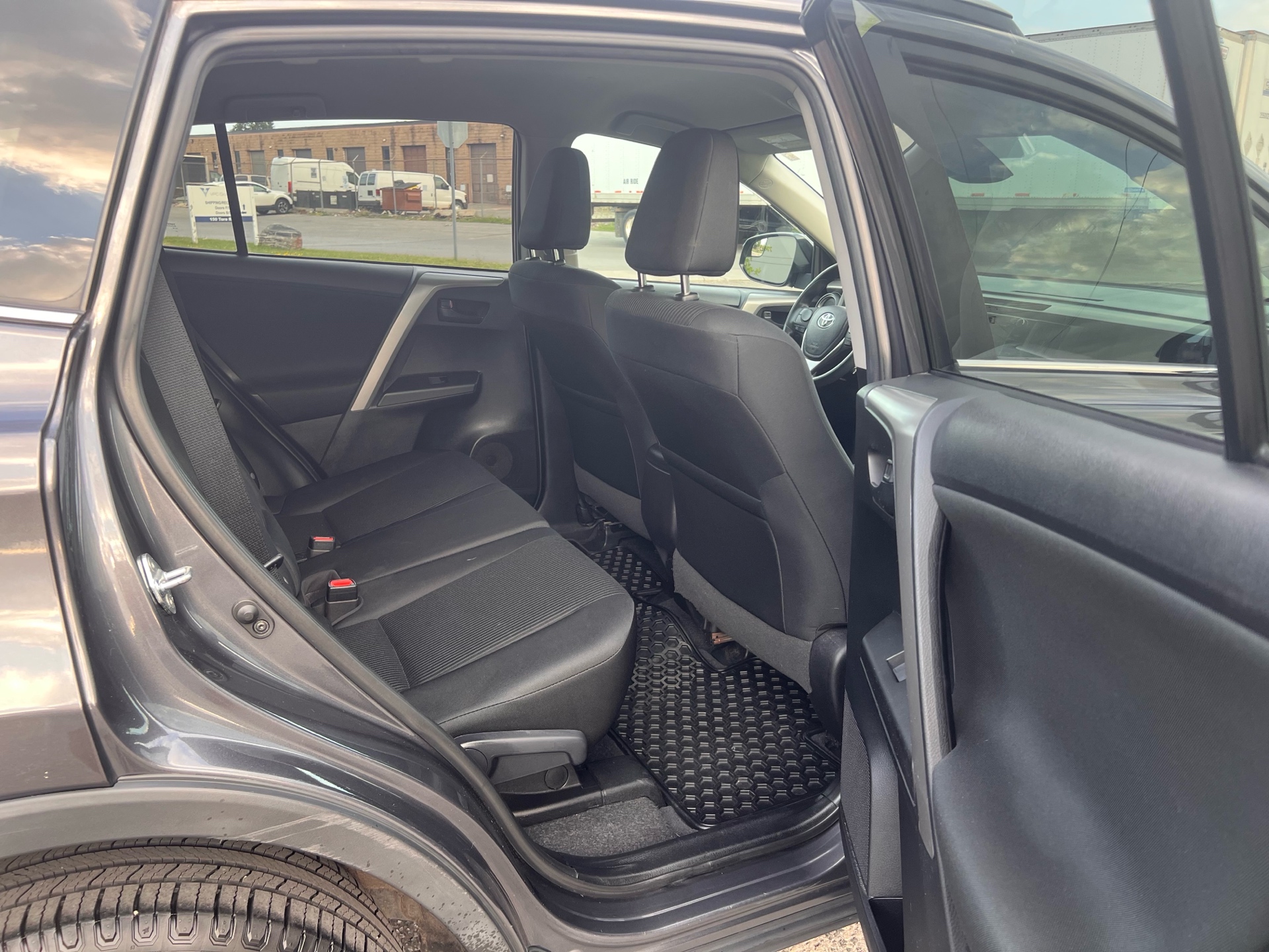 /autocainc/2018-Toyota-RAV4-07288080887193571.jpg