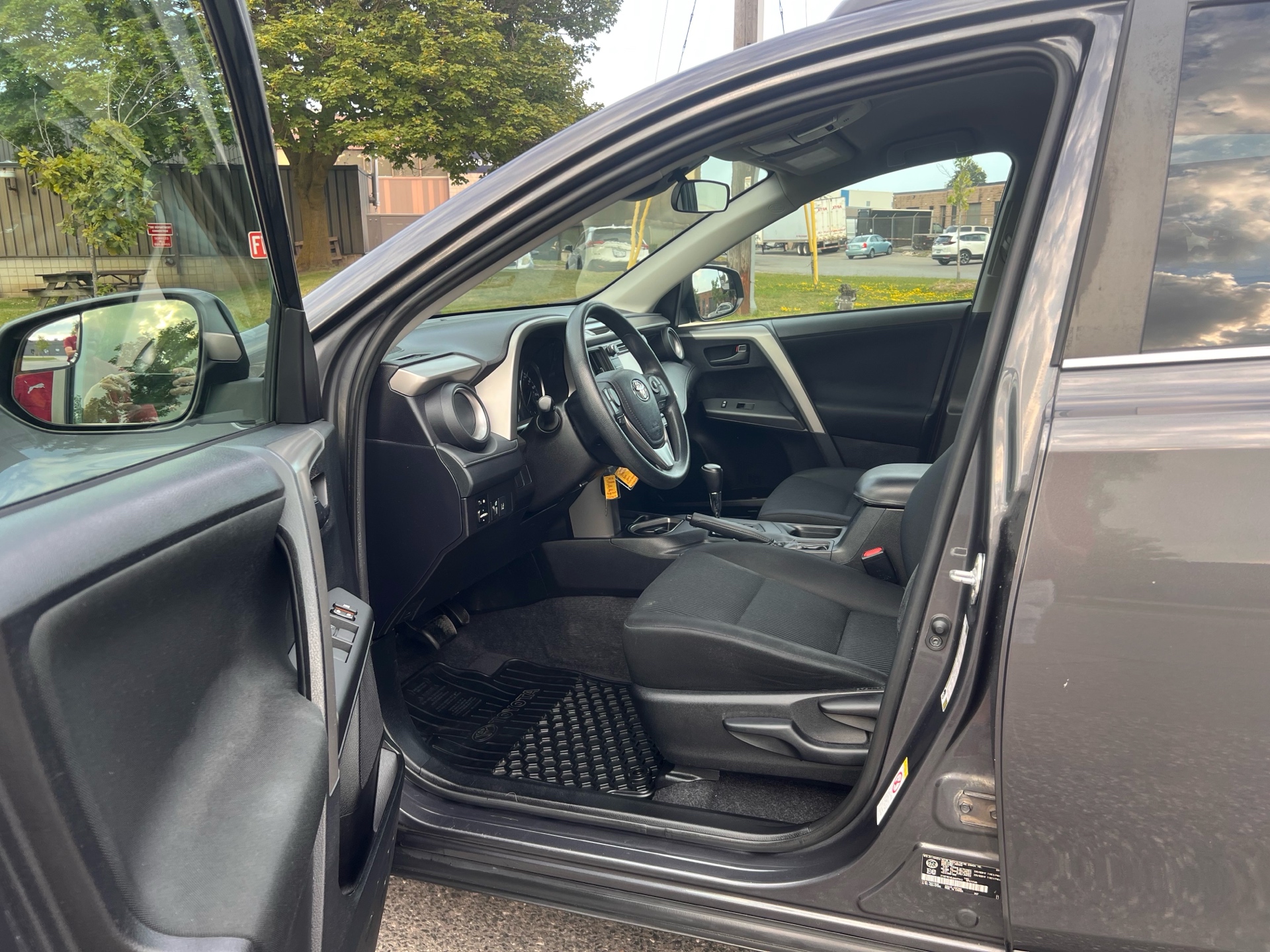 /autocainc/2018-Toyota-RAV4-07514552400418606.jpg