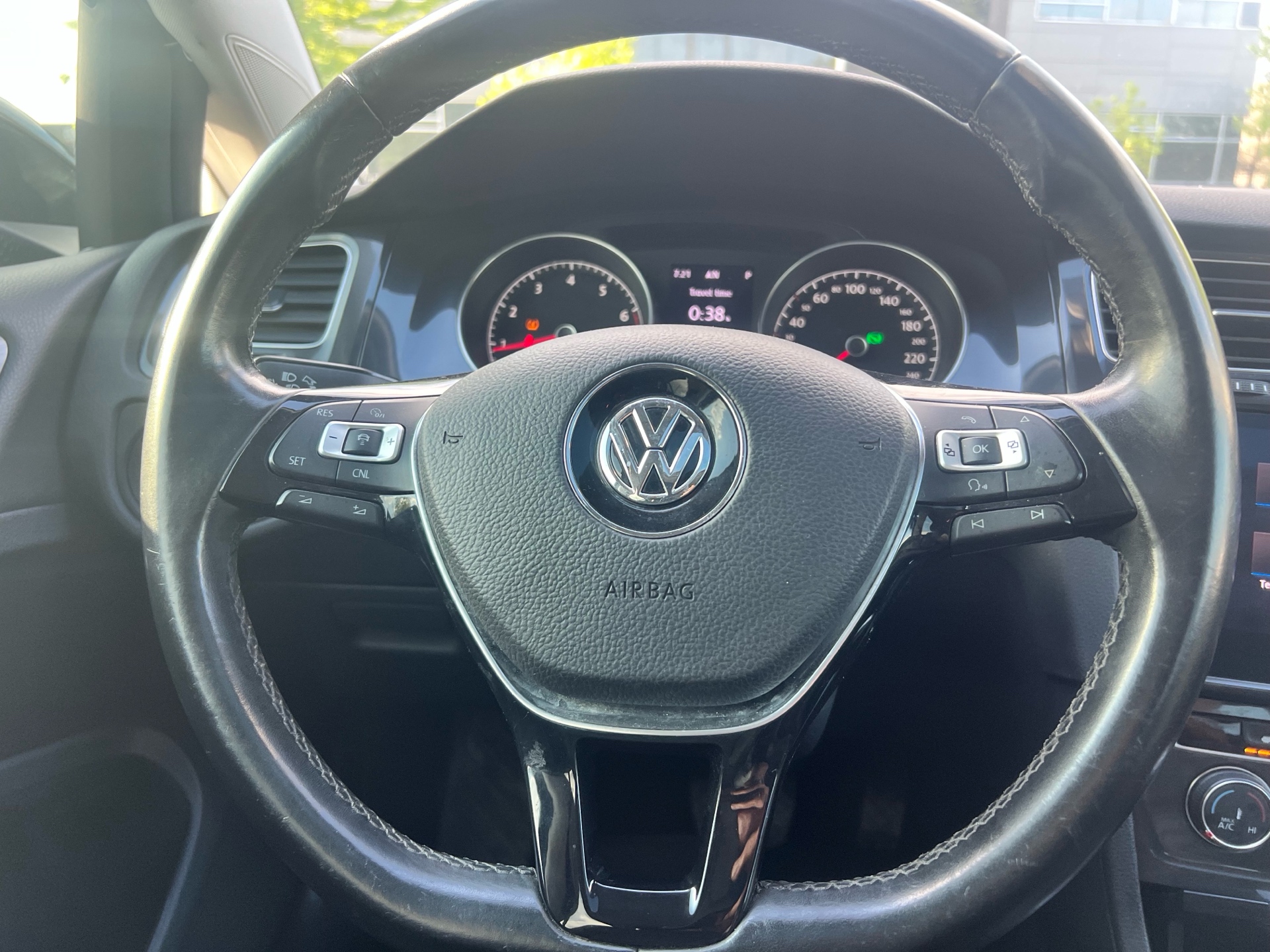 /autocainc/2018-Volkswagen-Golf-030813176059929503.jpg