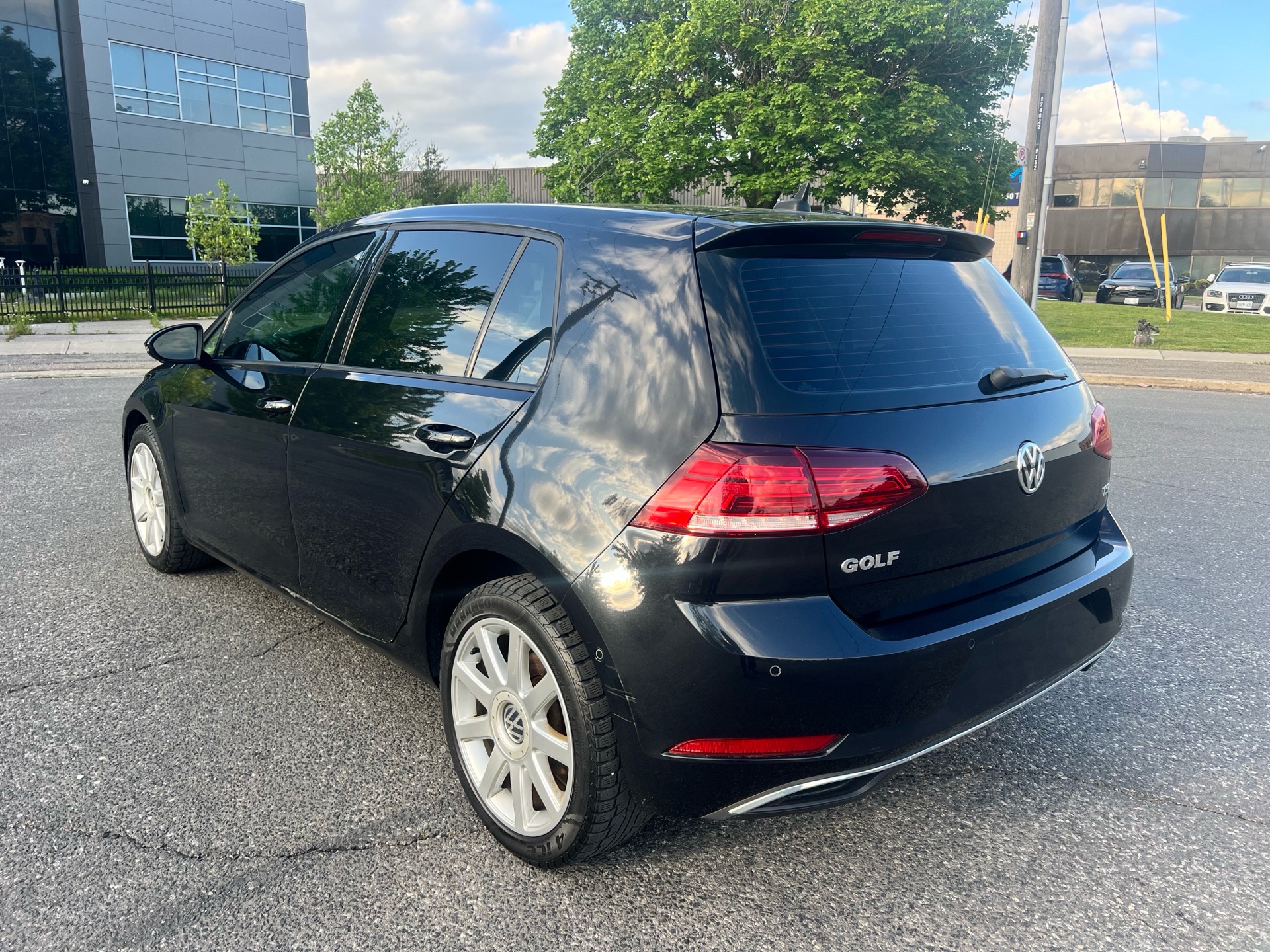/autocainc/2018-Volkswagen-Golf-07600336146093523.jpg