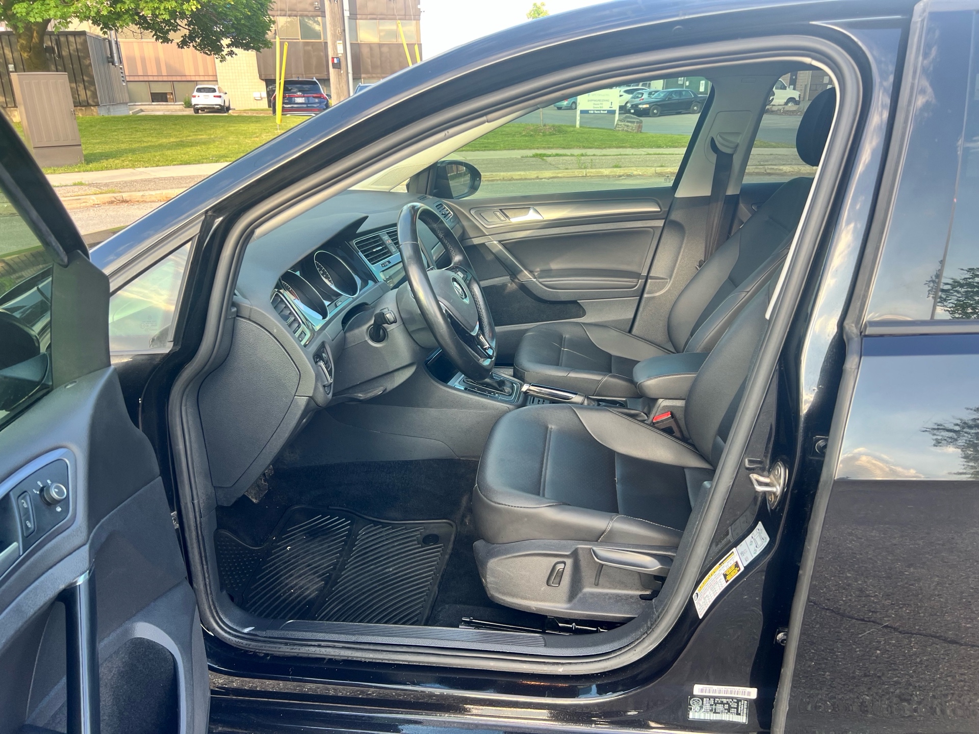 /autocainc/2018-Volkswagen-Golf-14007825410257935.jpg