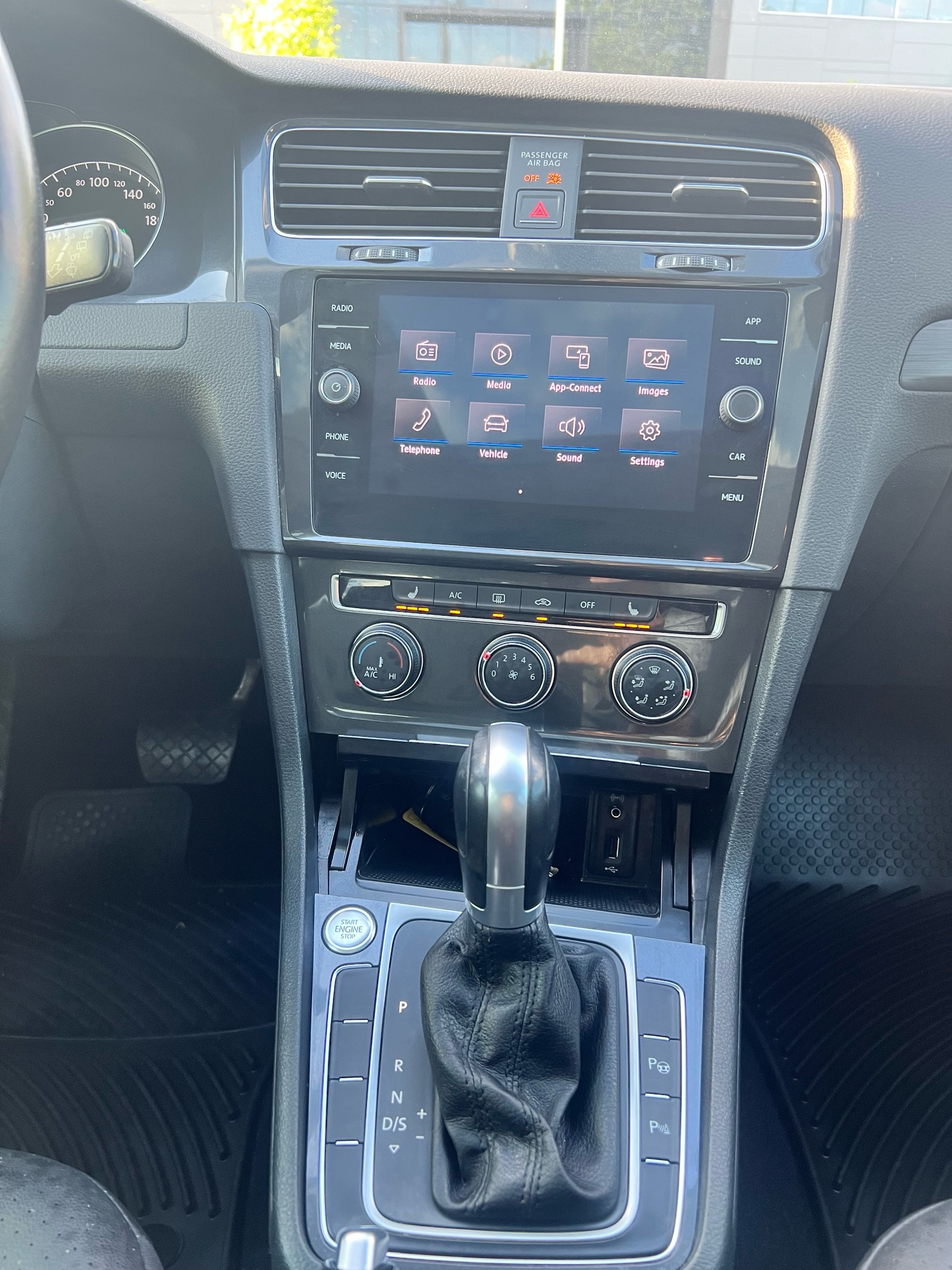 /autocainc/2018-Volkswagen-Golf-18177317934026616.jpg