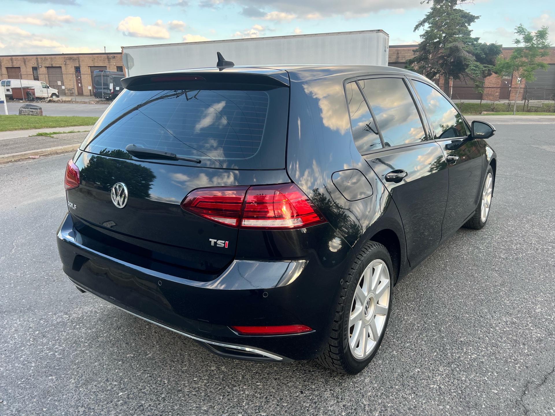 /autocainc/2018-Volkswagen-Golf-22030639019402498.jpg