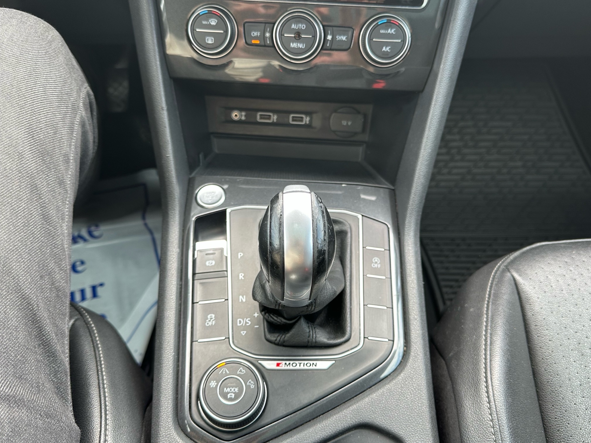 /autocainc/2018-Volkswagen-Tiguan-30925348838975064.jpg