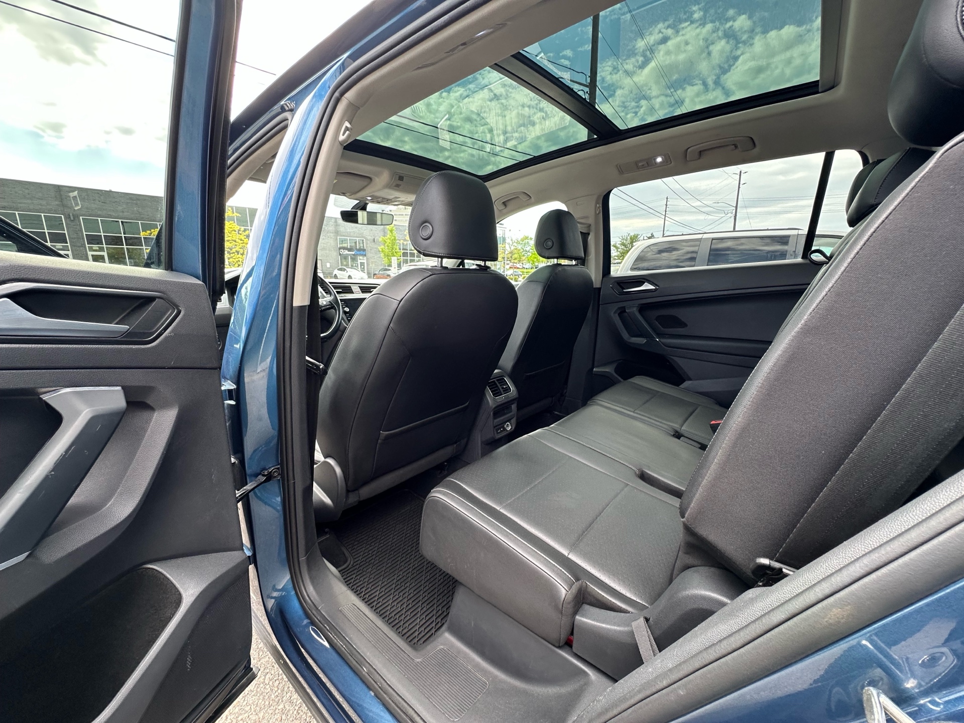/autocainc/2018-Volkswagen-Tiguan-39180309311429196.jpg