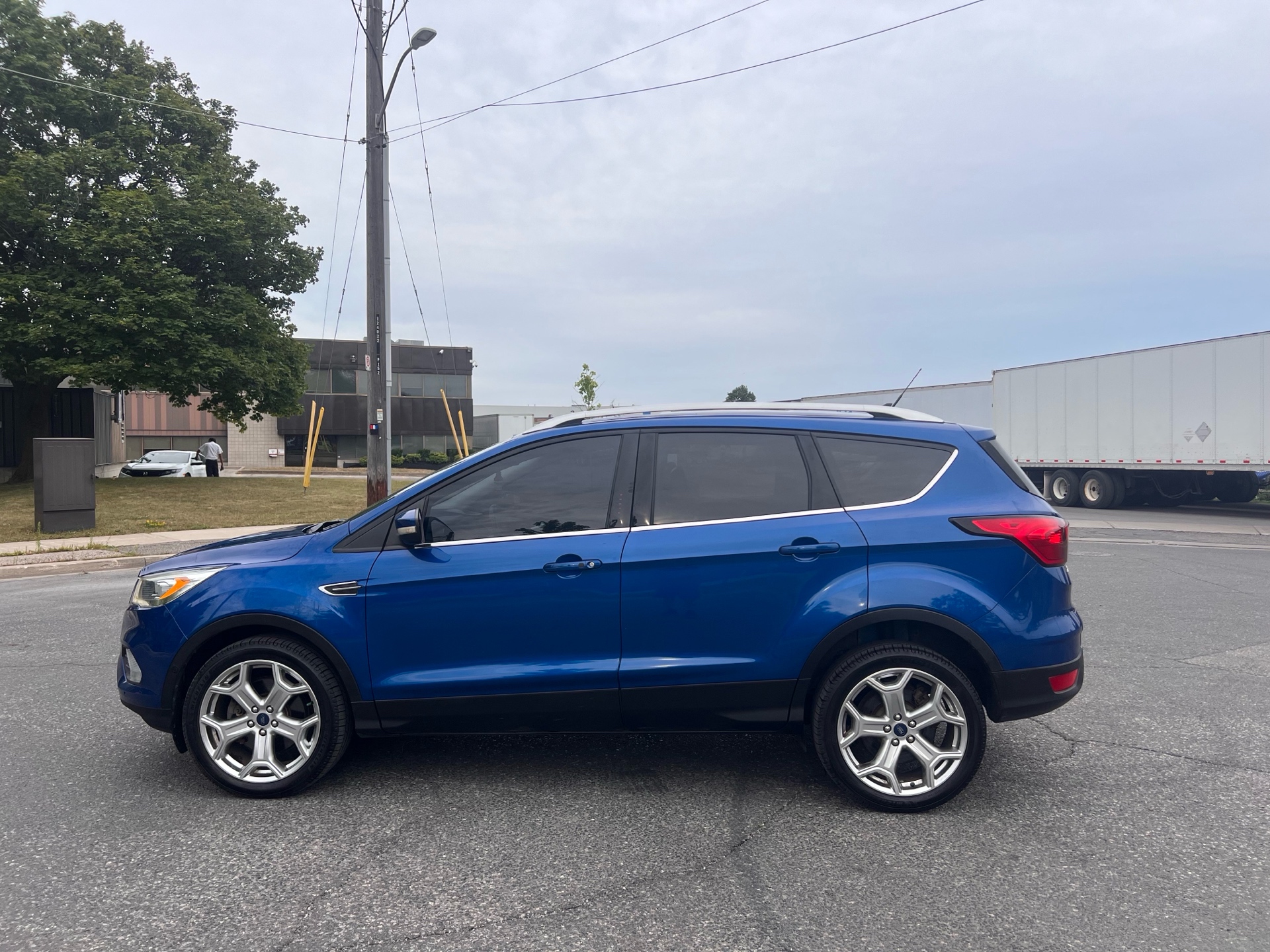 /autocainc/2019-Ford-Escape-016935824876050276.jpg