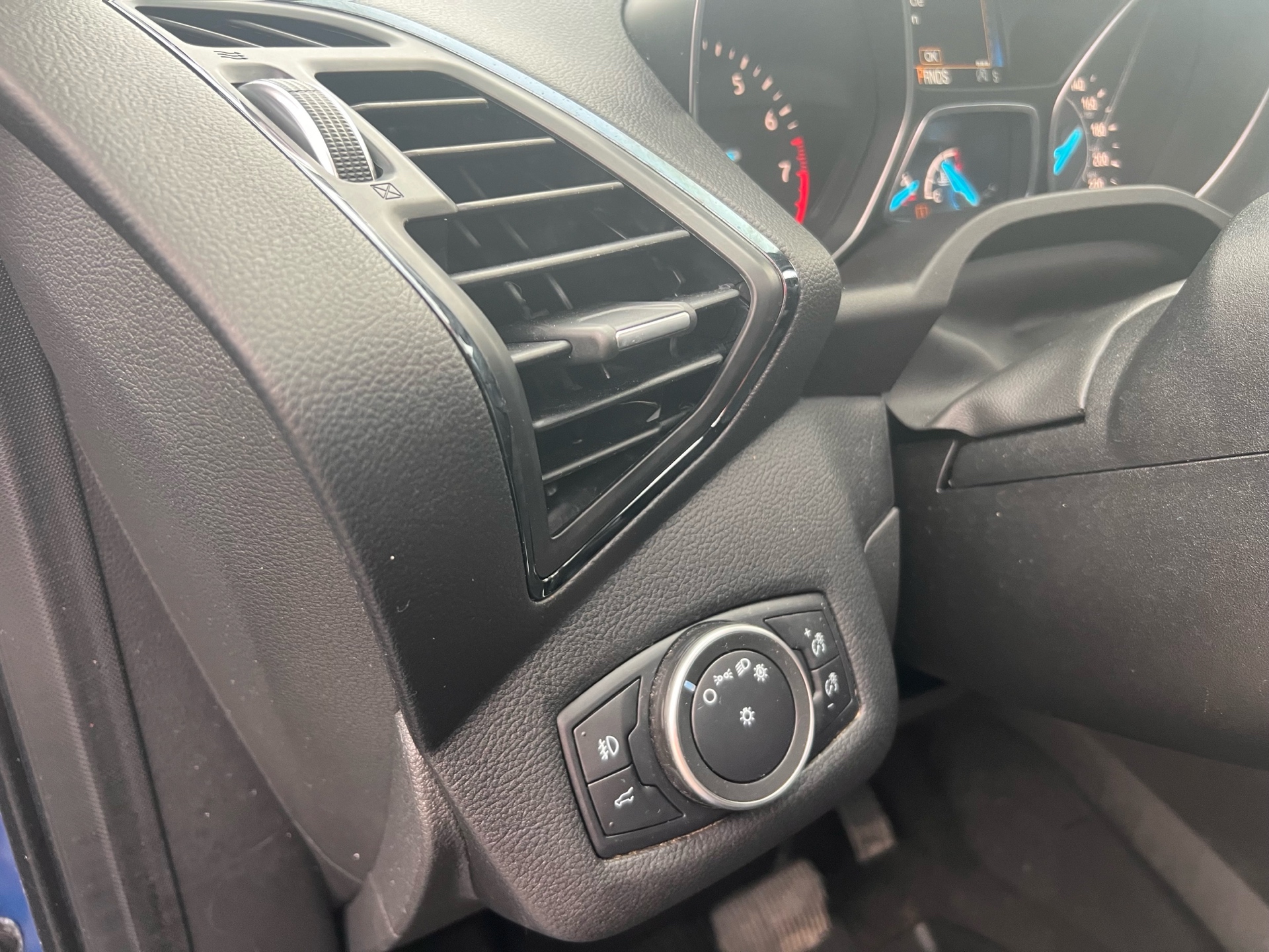 /autocainc/2019-Ford-Escape-0296469295995776.jpg