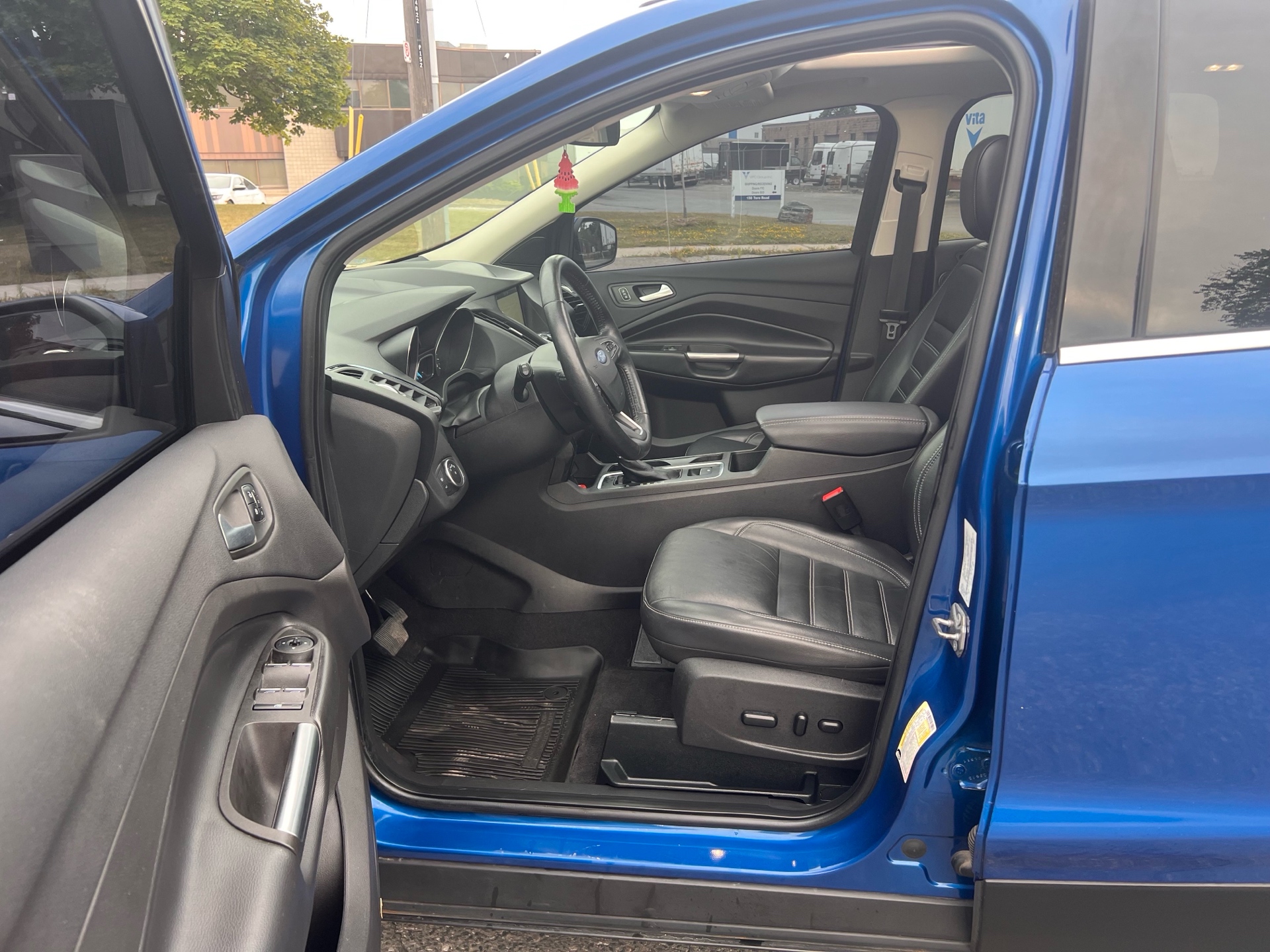 /autocainc/2019-Ford-Escape-6181499215325592.jpg