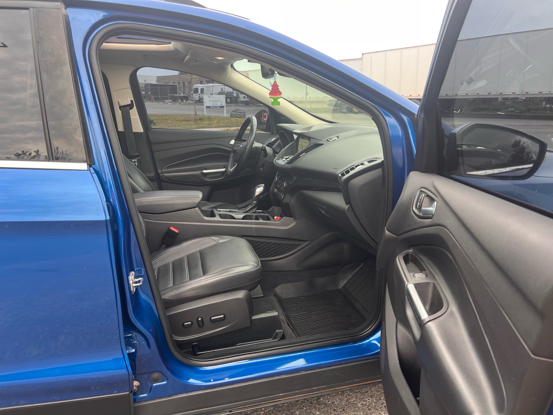 /autocainc/2019-Ford-Escape-7551025511336655.jpg