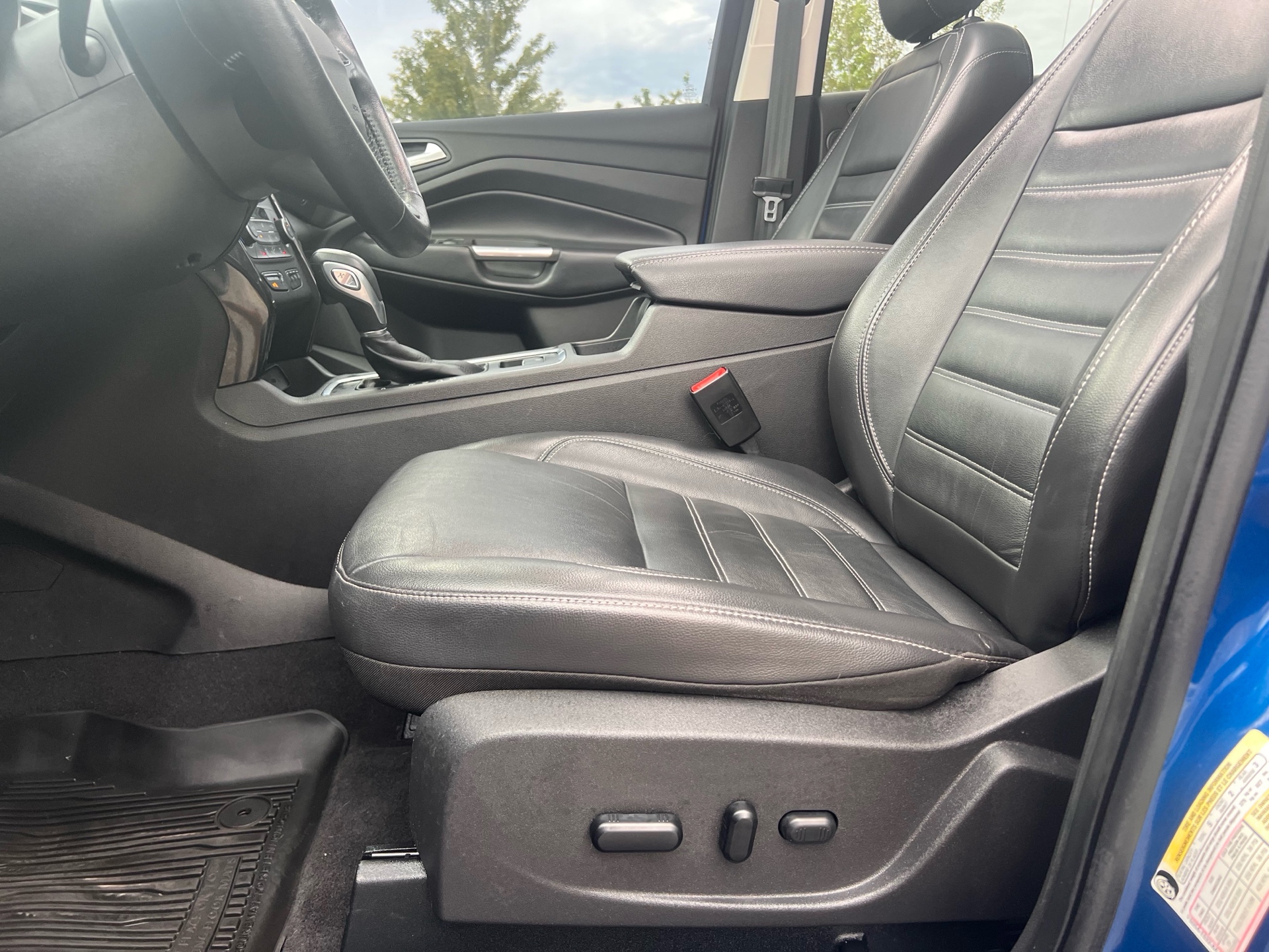 /autocainc/2019-Ford-Escape-9563932661299832.jpg