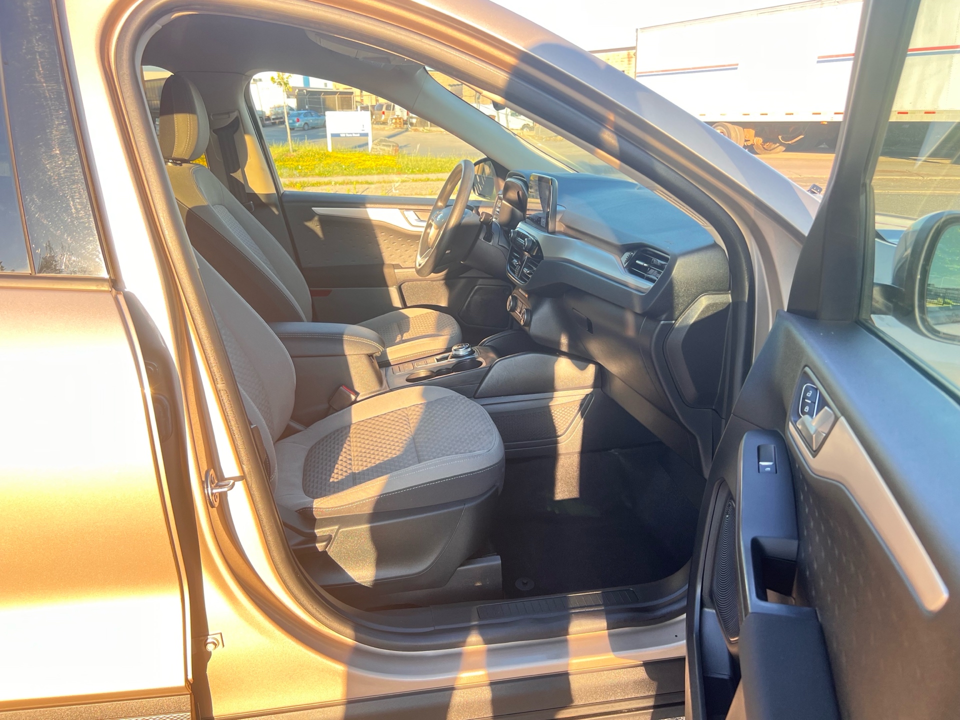/autocainc/2020-Ford-Escape-17122217745567037.jpg