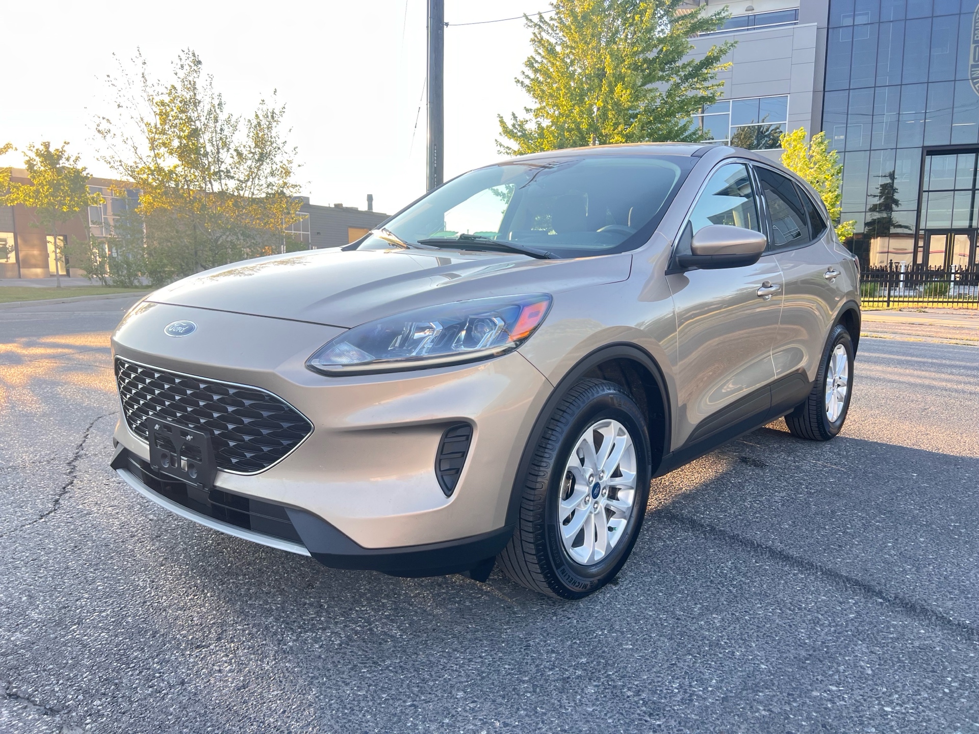 /autocainc/2020-Ford-Escape-17635261640222577.jpg