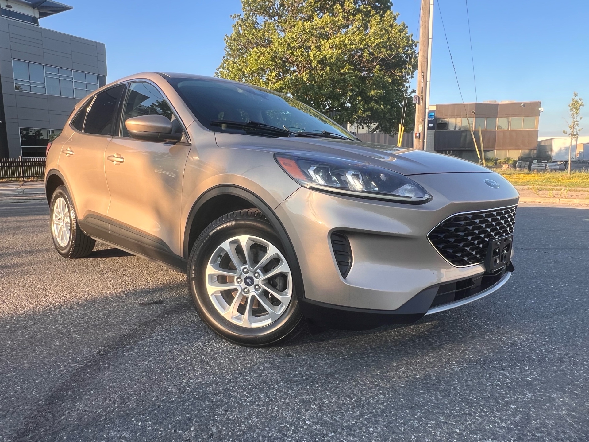 /autocainc/2020-Ford-Escape-30306350665640736.jpg