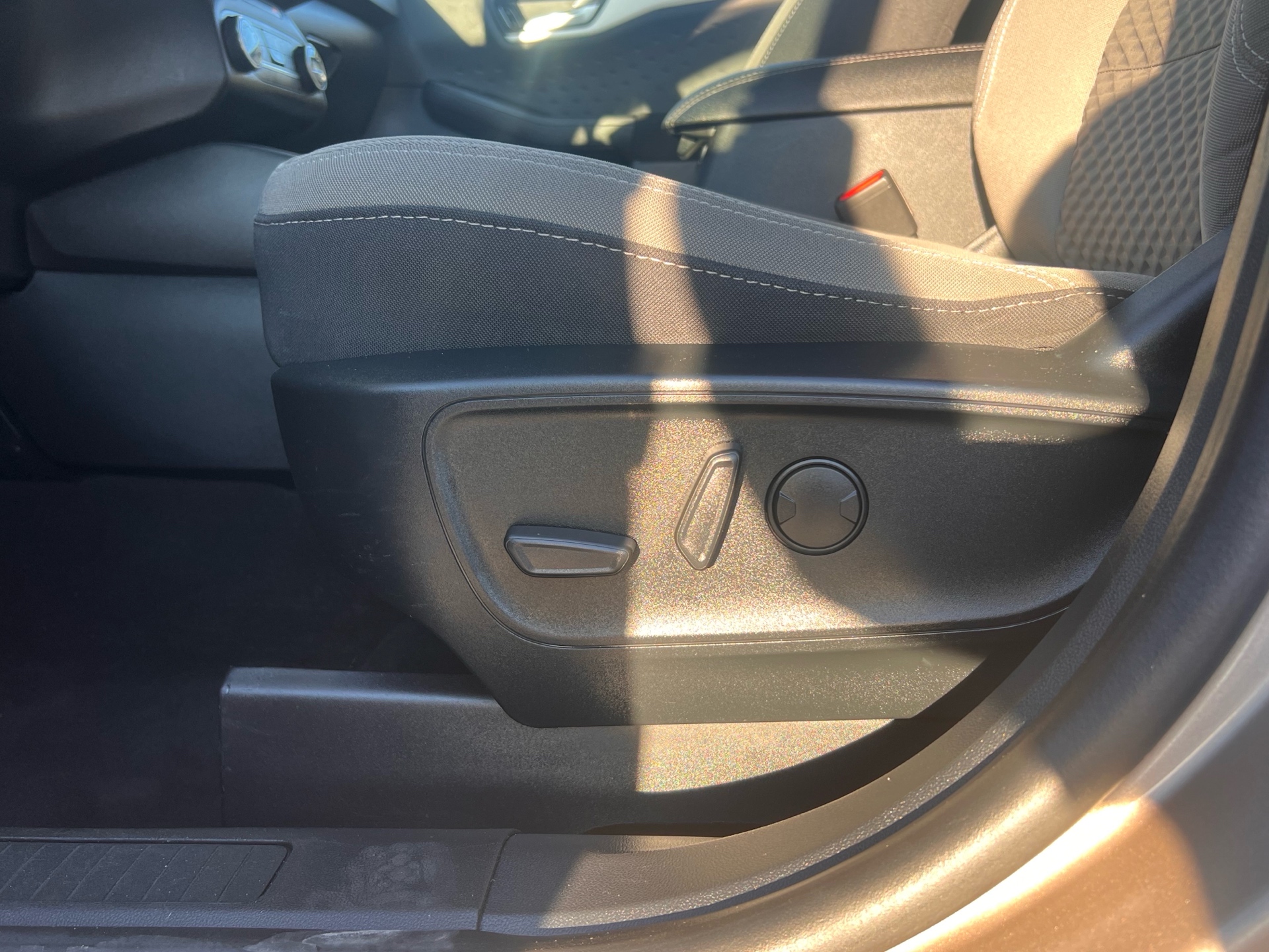 /autocainc/2020-Ford-Escape-6657878207602315.jpg