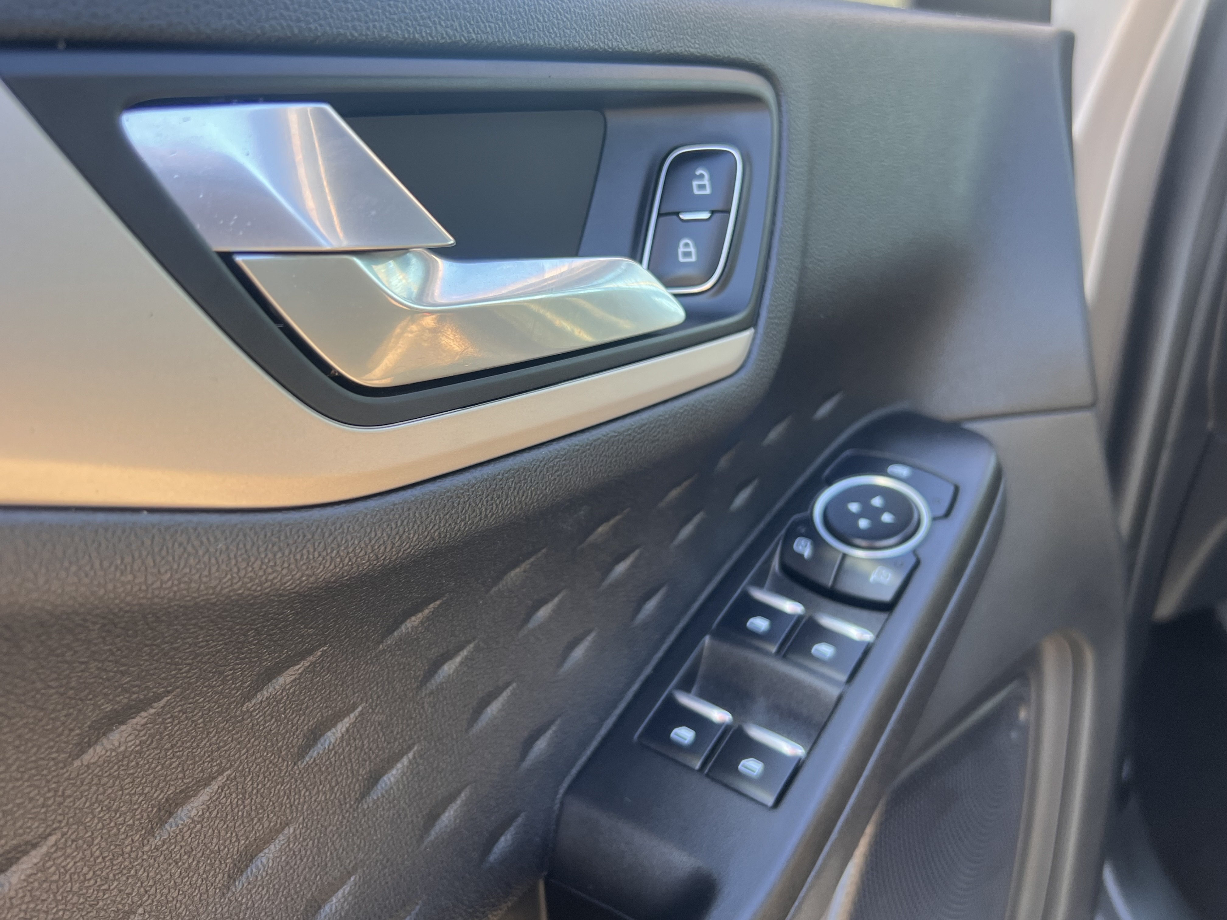 /autocainc/2020-Ford-Escape-829715072960292.jpg