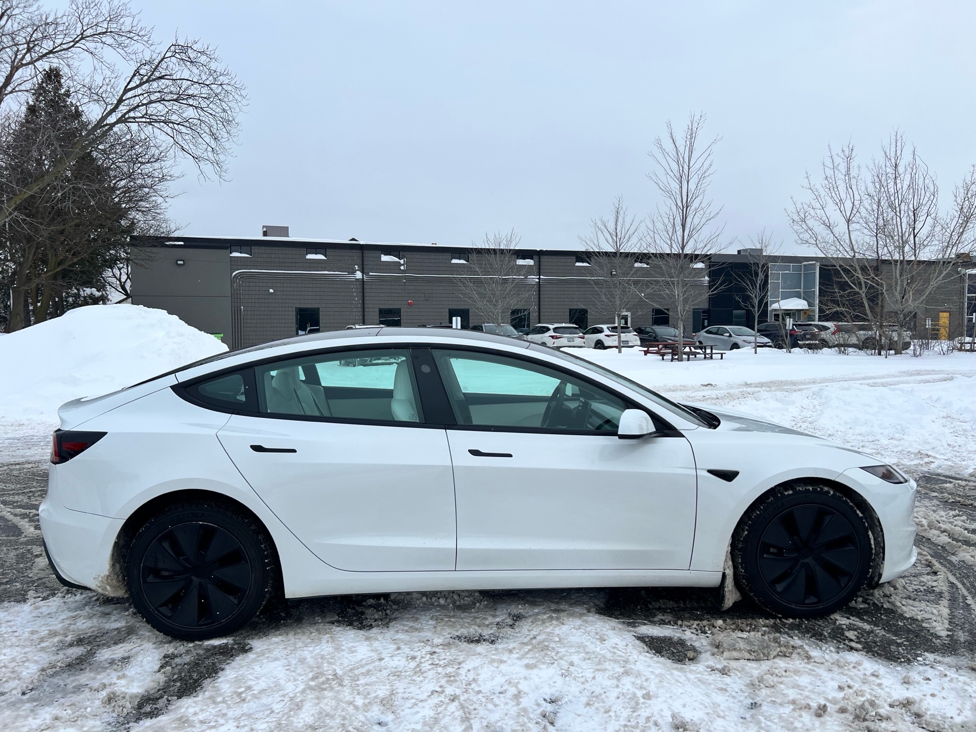 /autocainc/2025-Tesla-Model3-04201855840204627.jpg