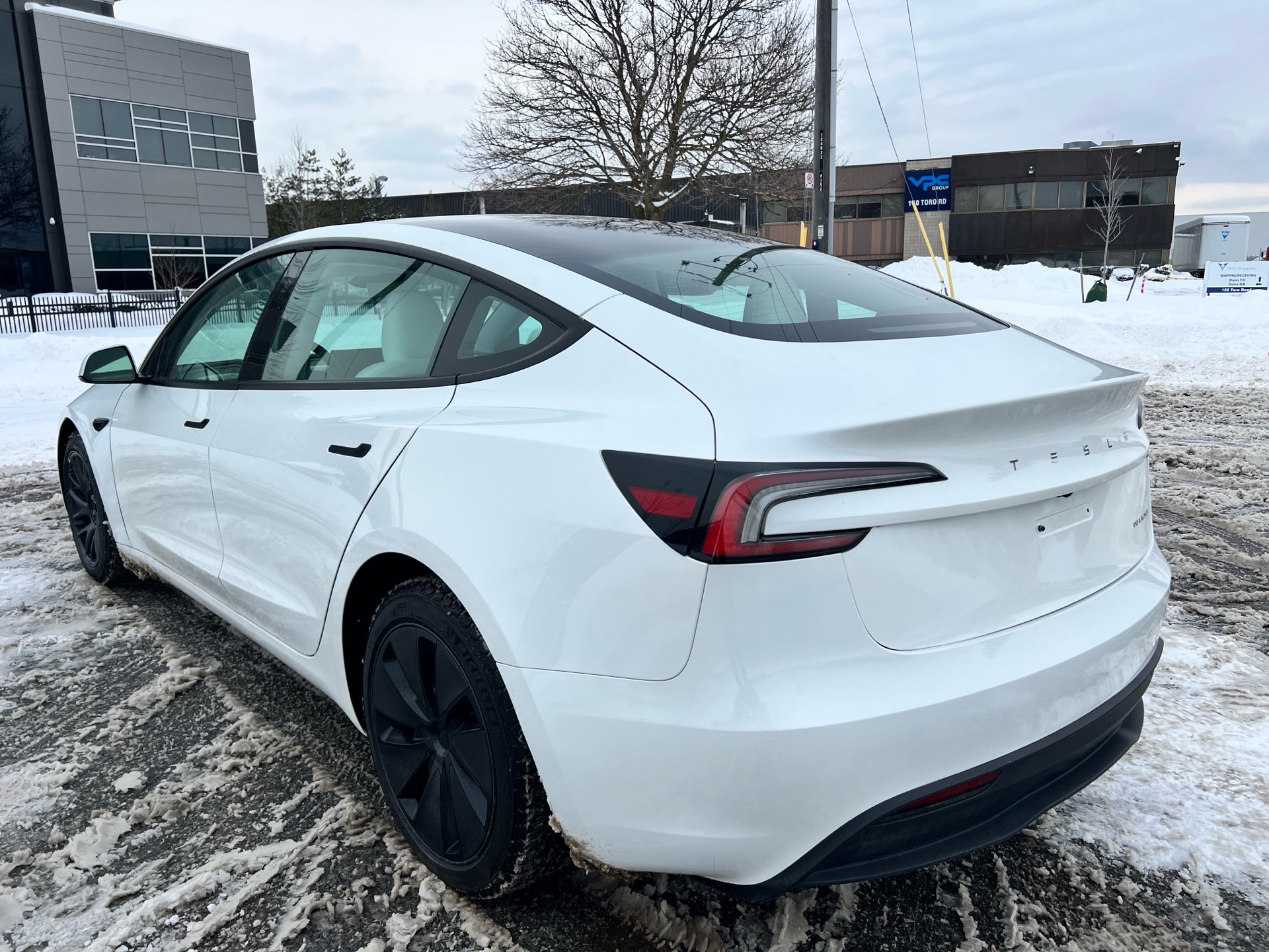 /autocainc/2025-Tesla-Model3-19020913456128752.jpg