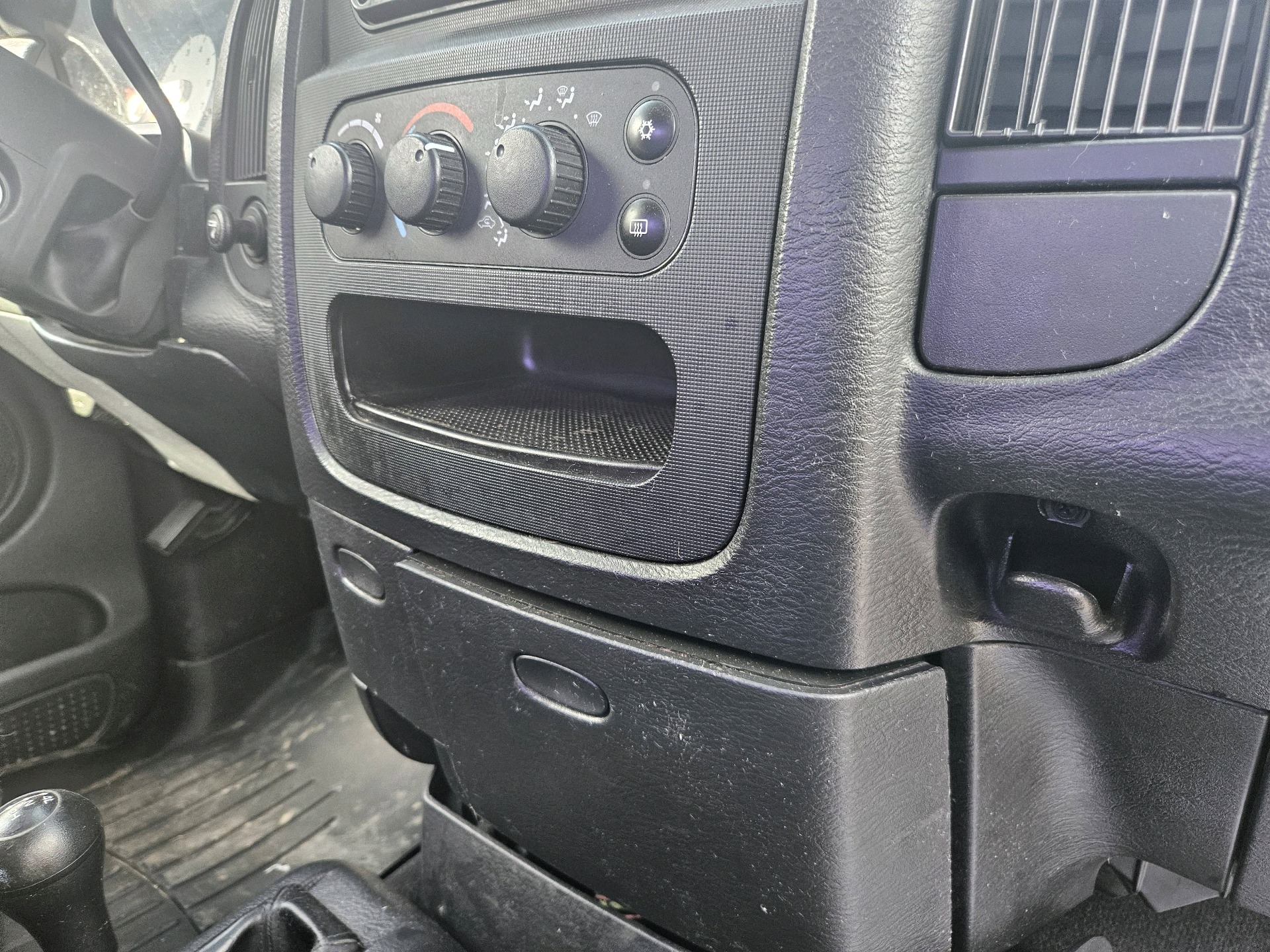 /automotionmotorsrvltd/2004-Dodge-Ram1500-8124018947728475.jpg