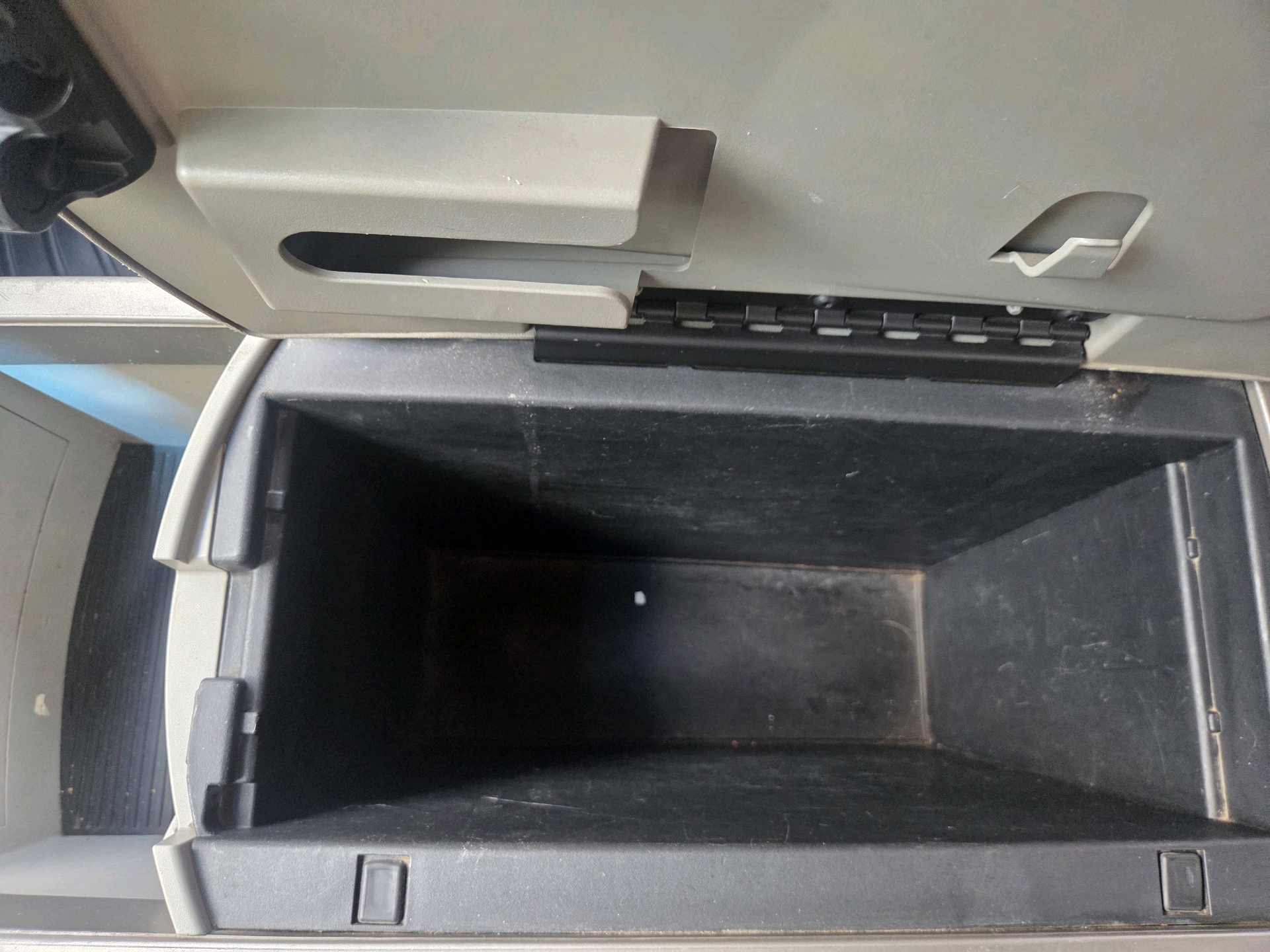 /automotionmotorsrvltd/2004-Nissan-Titan-15937802942833623.jpg