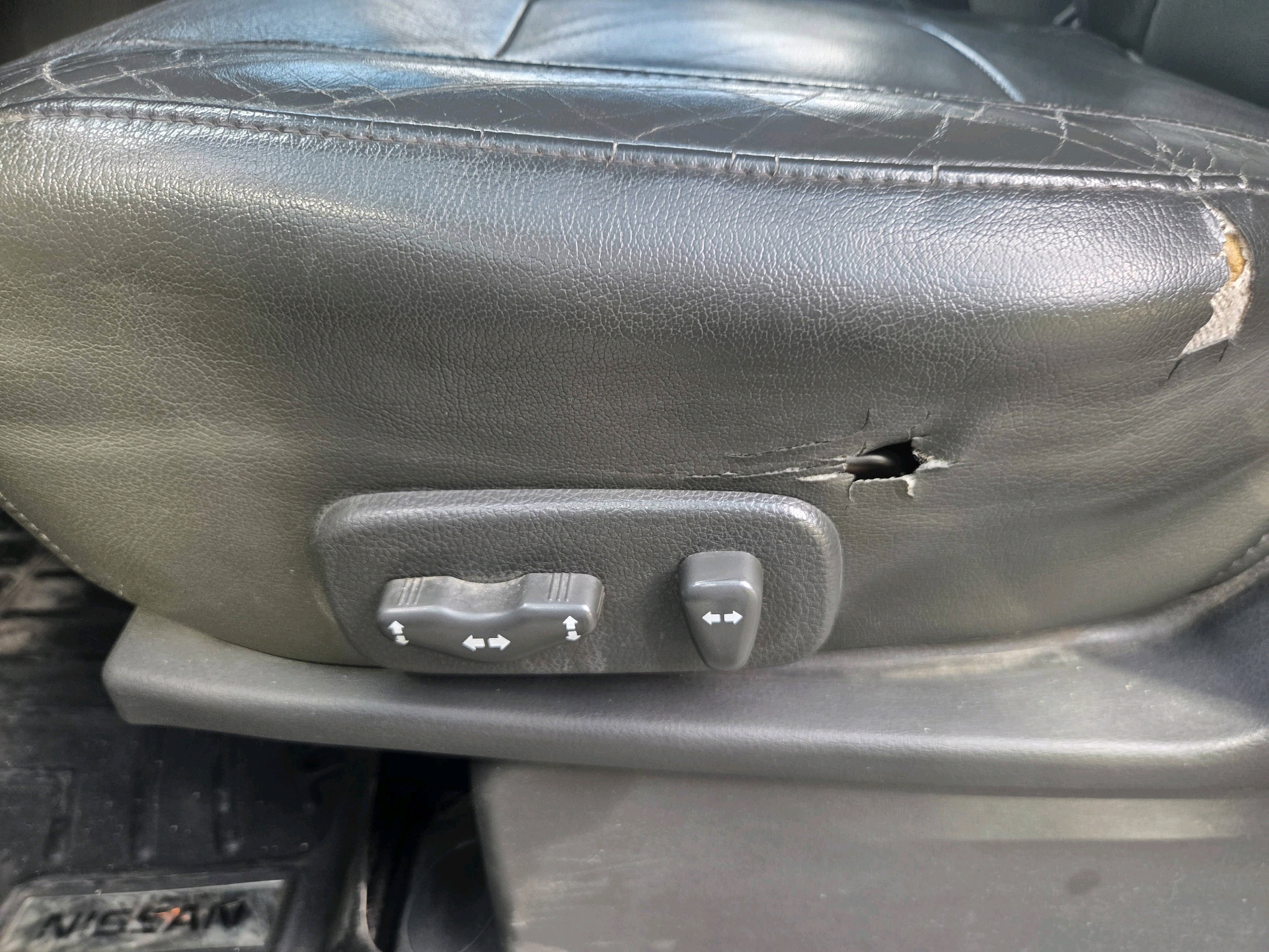 /automotionmotorsrvltd/2004-Nissan-Titan-8649853234386953.jpg