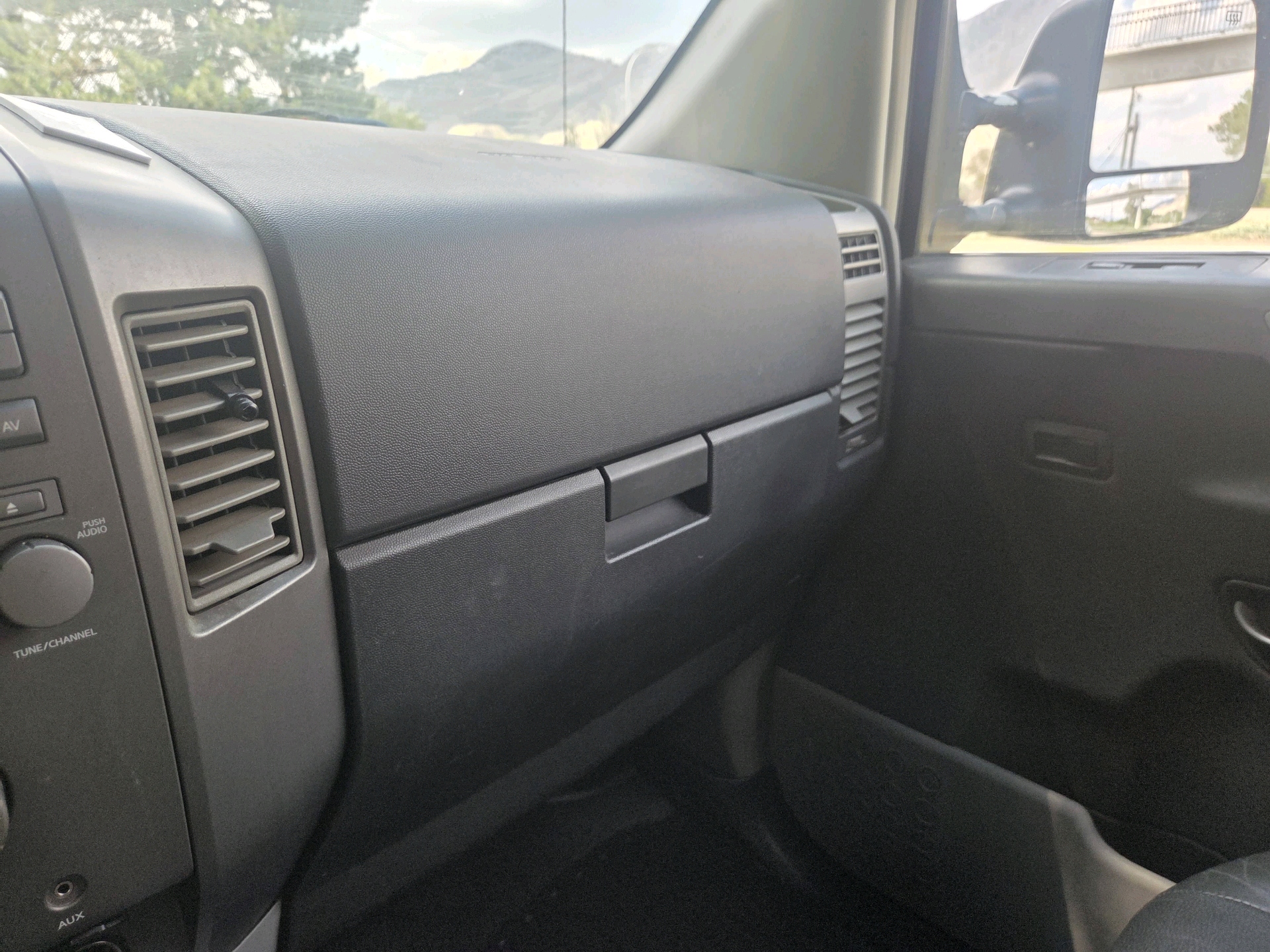 /automotionmotorsrvltd/2004-Nissan-Titan-914105596695677.jpg