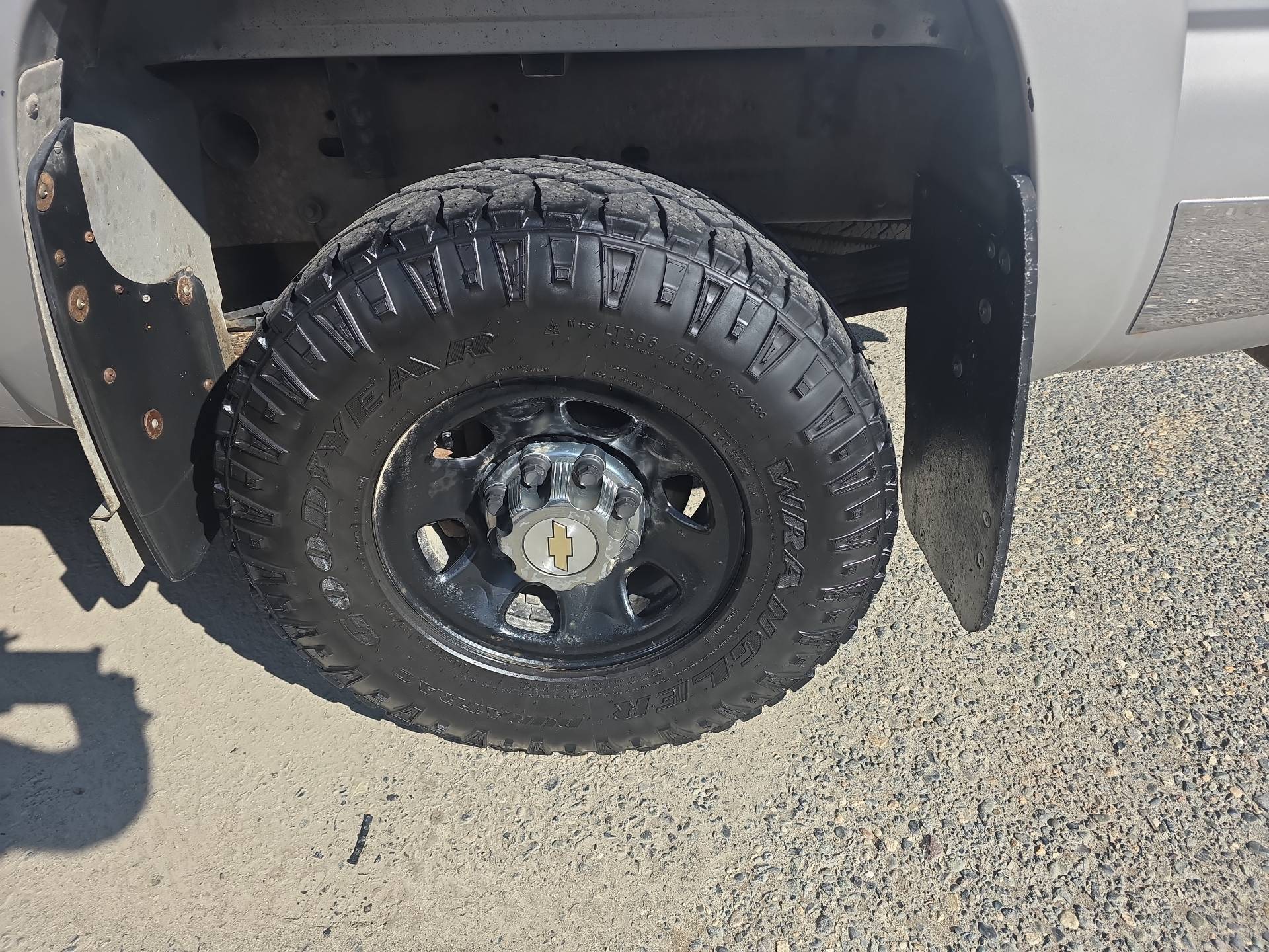 /automotionmotorsrvltd/2005-Chevrolet-Silverado2500HD-24859277696172133.jpg