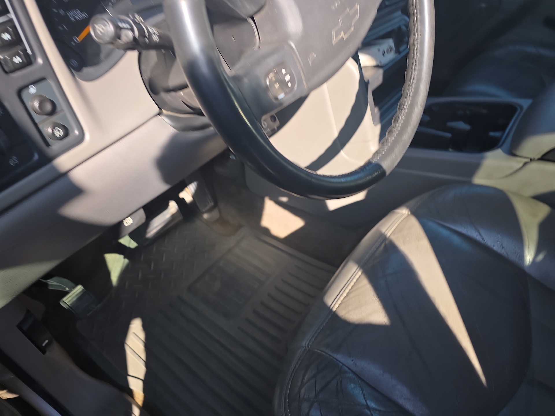 /automotionmotorsrvltd/2005-Chevrolet-Silverado2500HD-8084200595645312.jpg