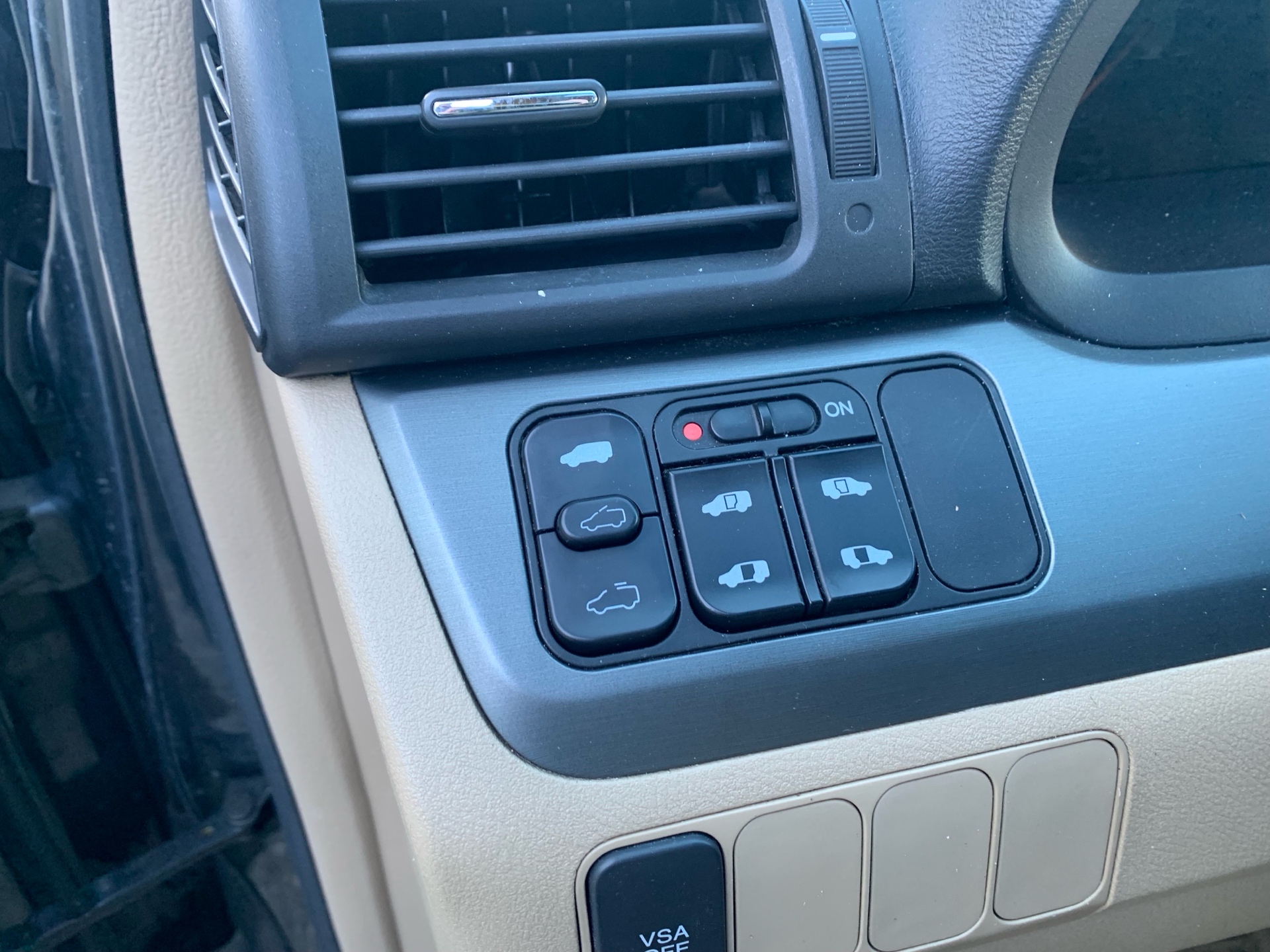 /automotionmotorsrvltd/2005-Honda-Odyssey-19760964615143317.jpg